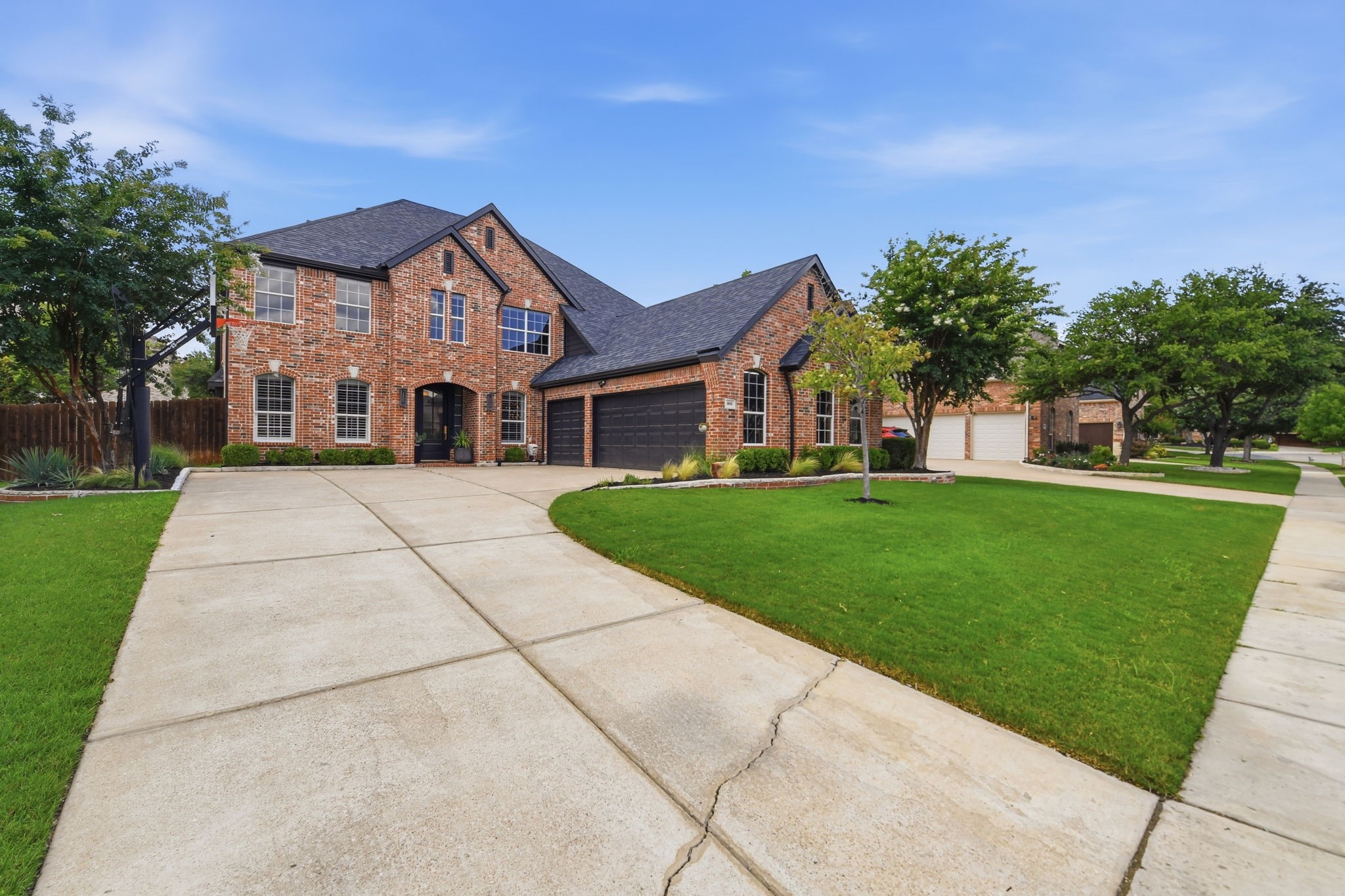 800 Renaissance Court