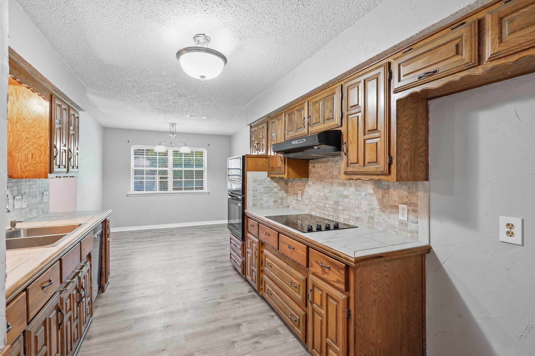 2202 Canyonwood Drive