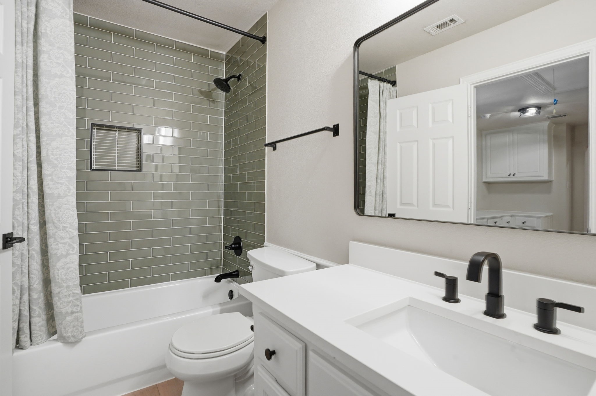 2500 Lakewood Court