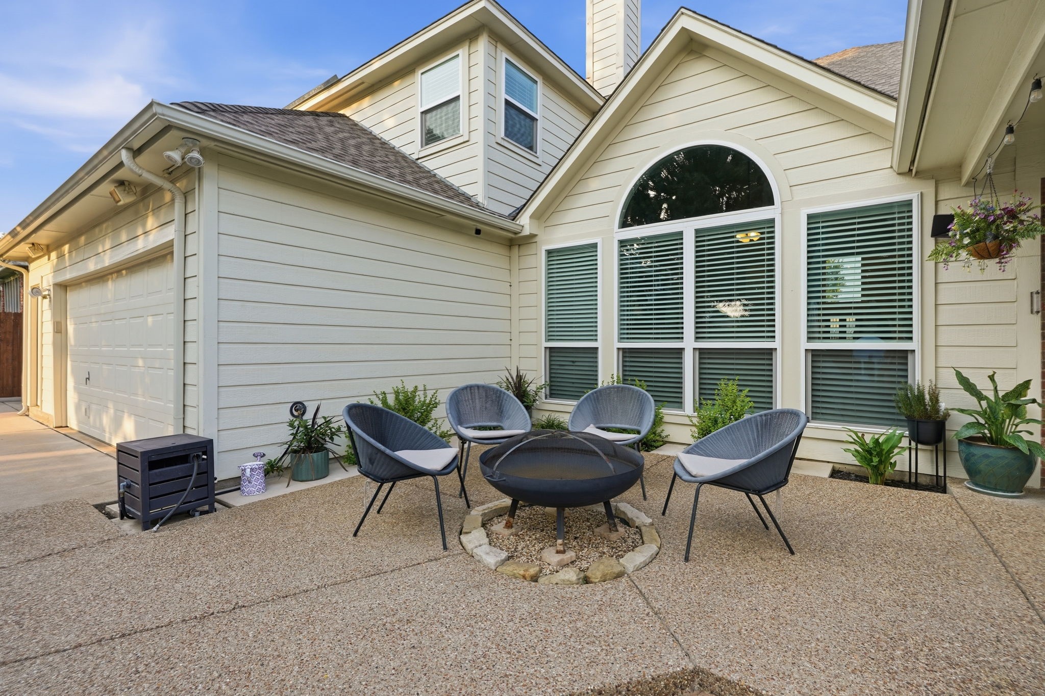 1616 Suncrest Drive