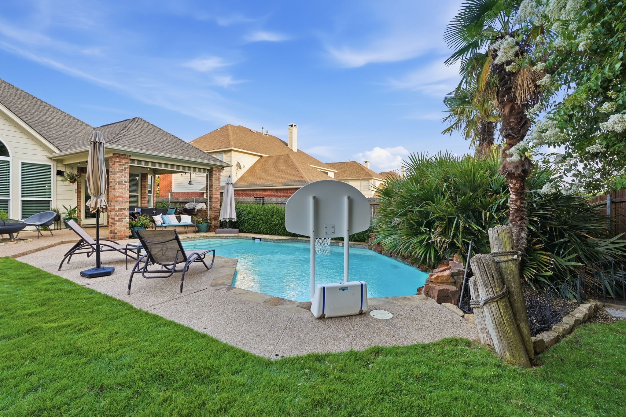 1616 Suncrest Drive