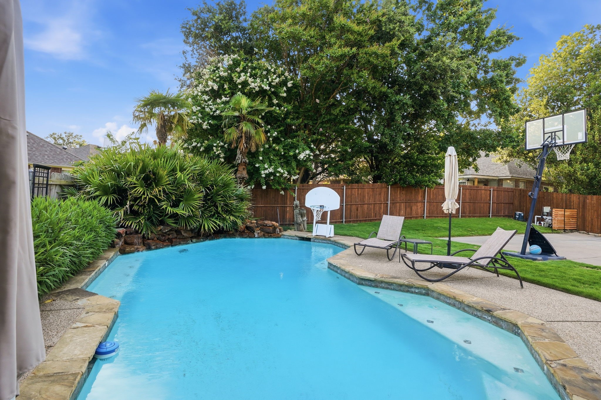 1616 Suncrest Drive