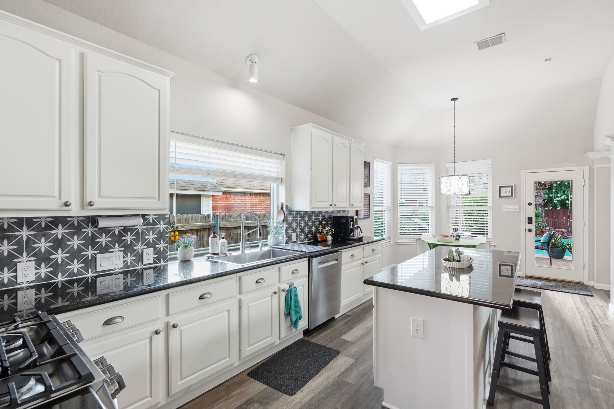 1616 Suncrest Drive