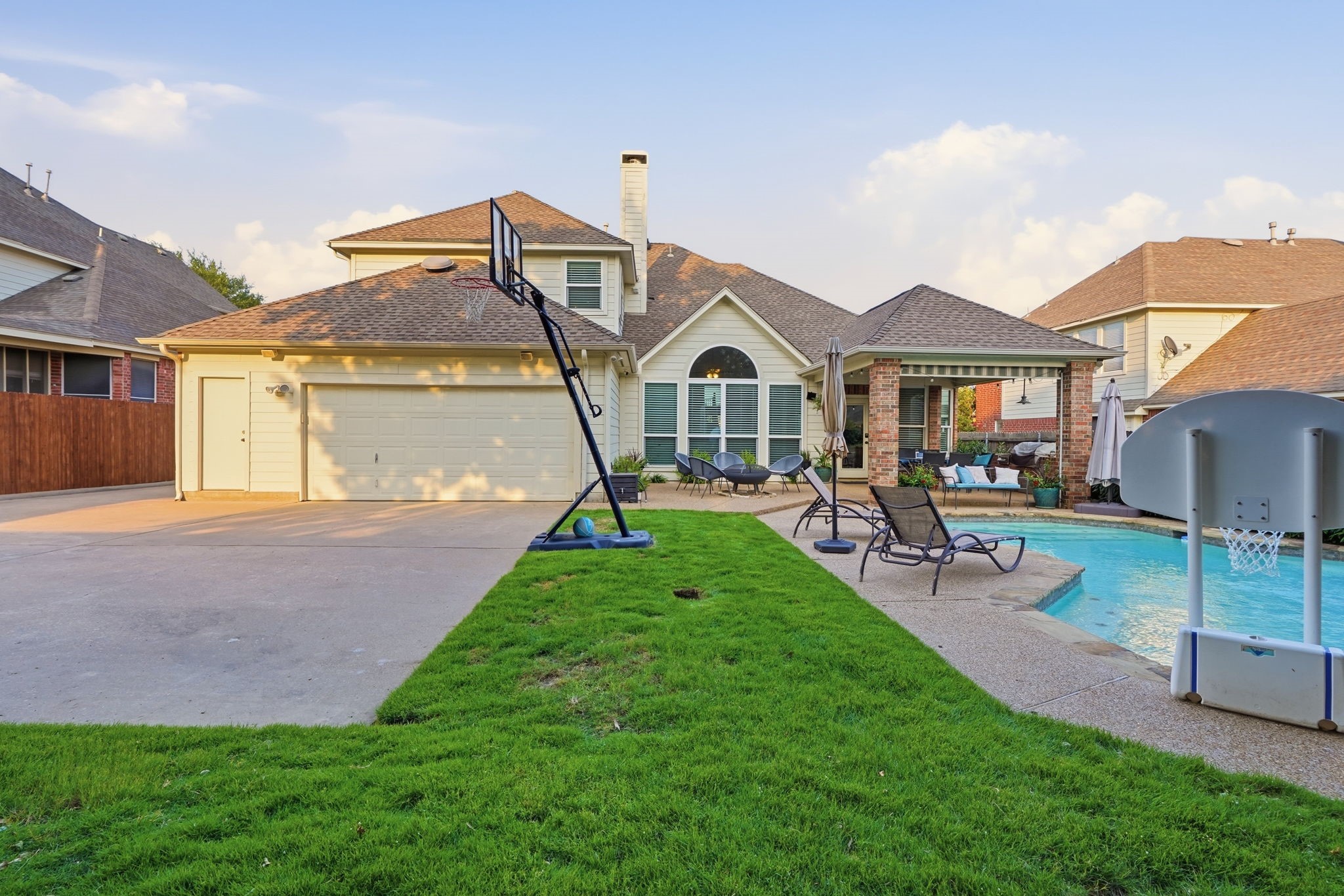 1616 Suncrest Drive