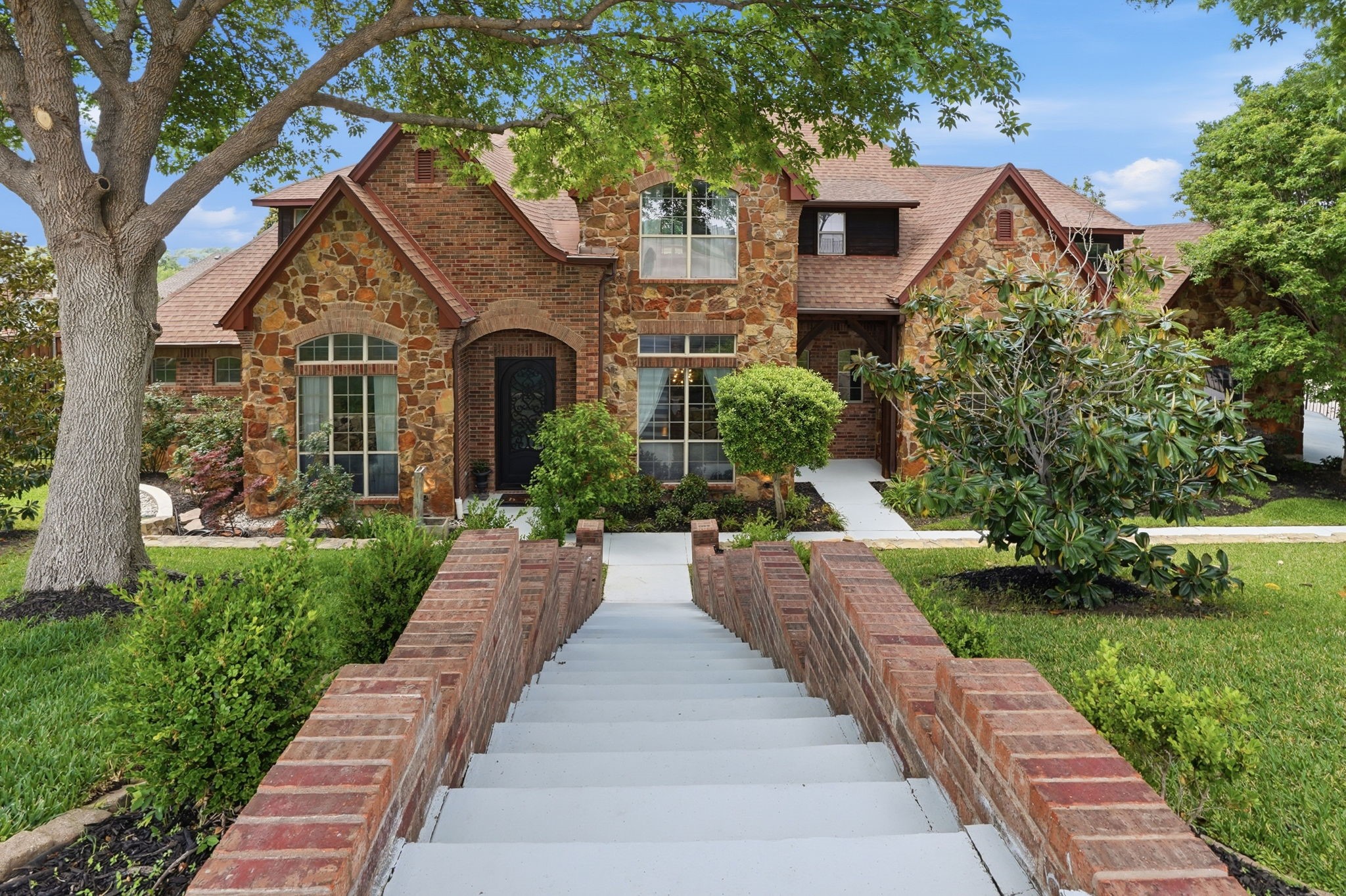 700 Briar Ridge Drive