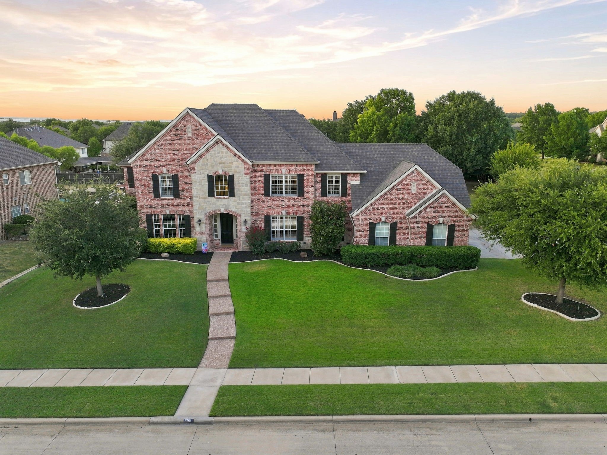 809 Weybridge Lane