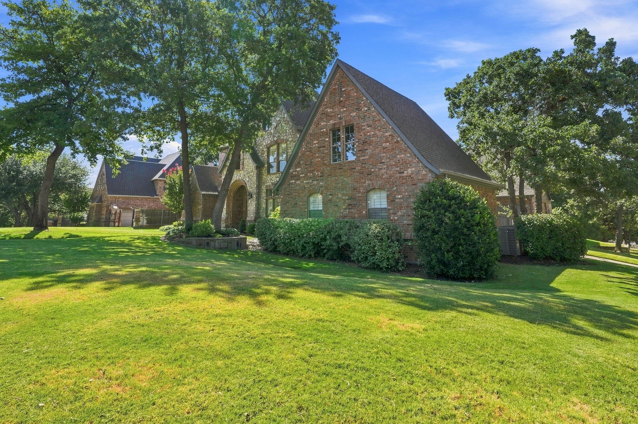 2312 Bridgewood Drive