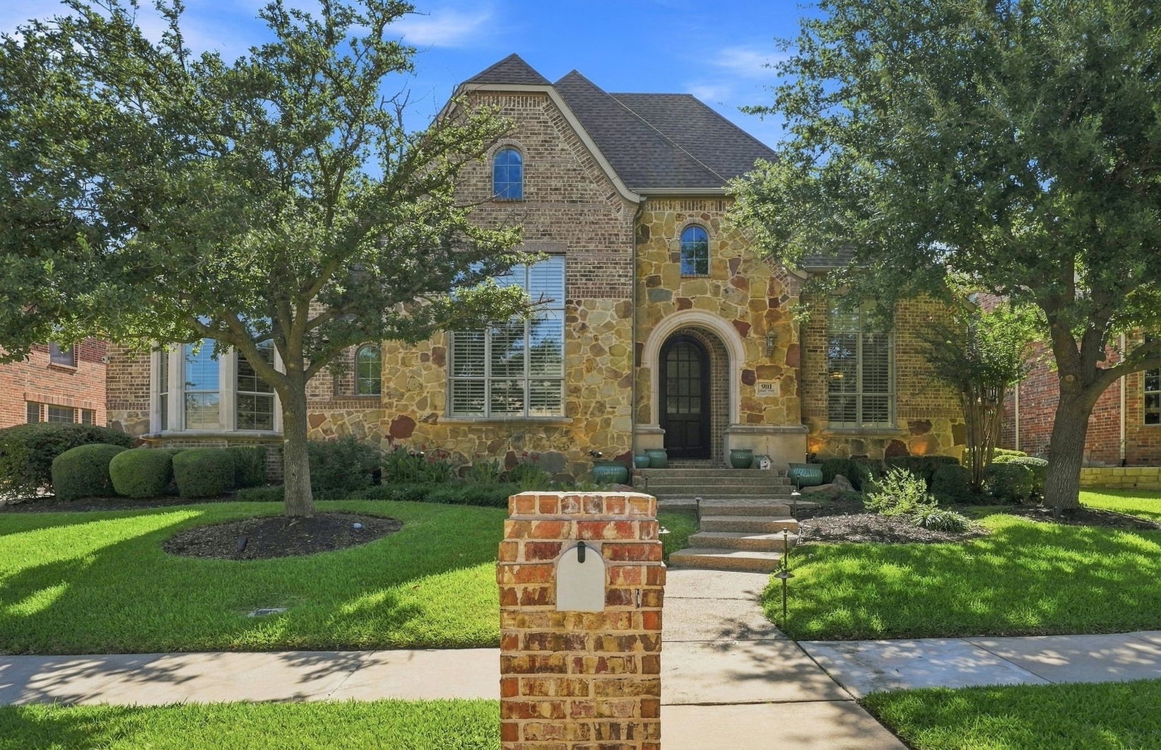 901 Sandy Trail
