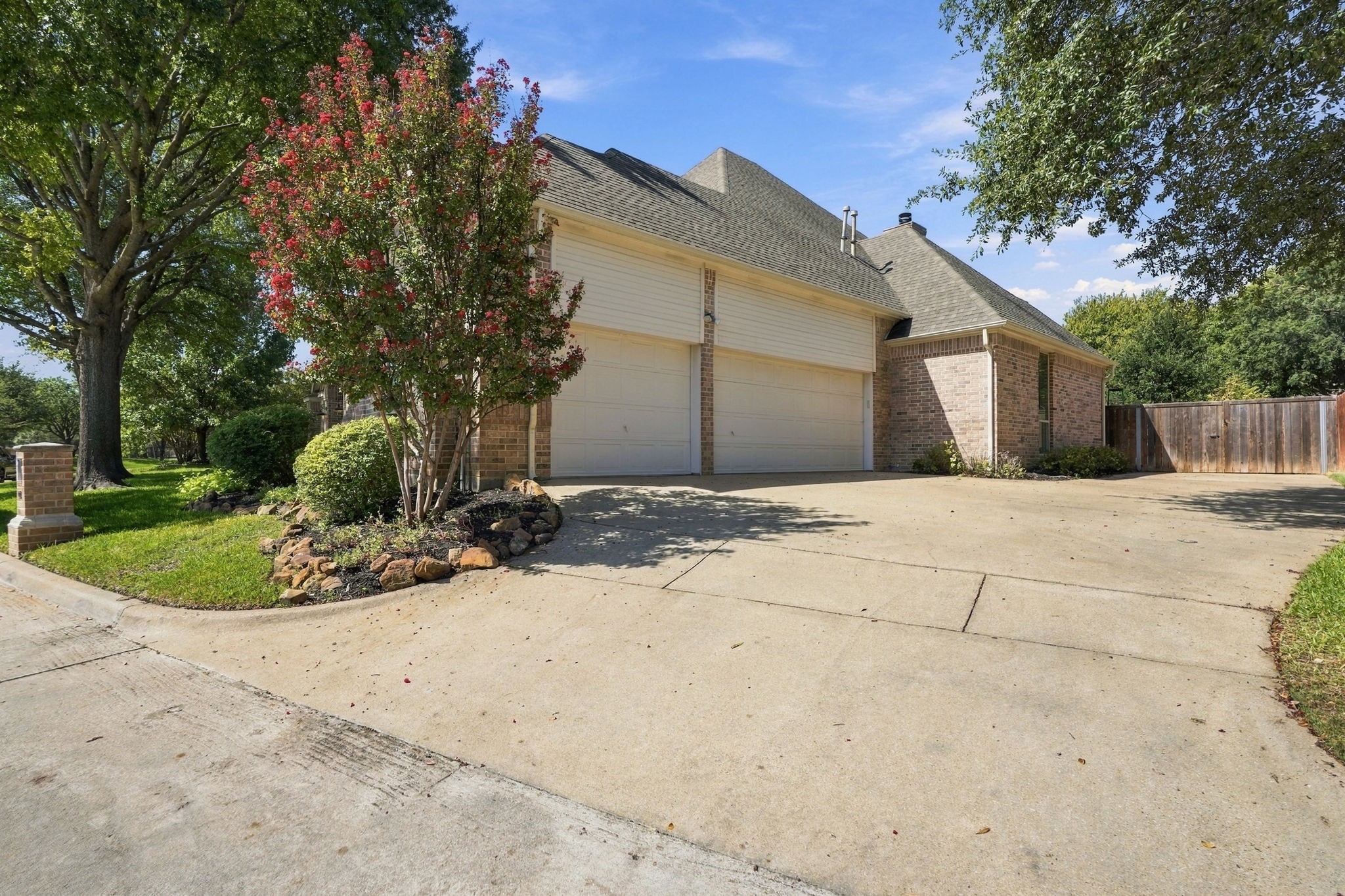 402 Southridge Lakes Parkway