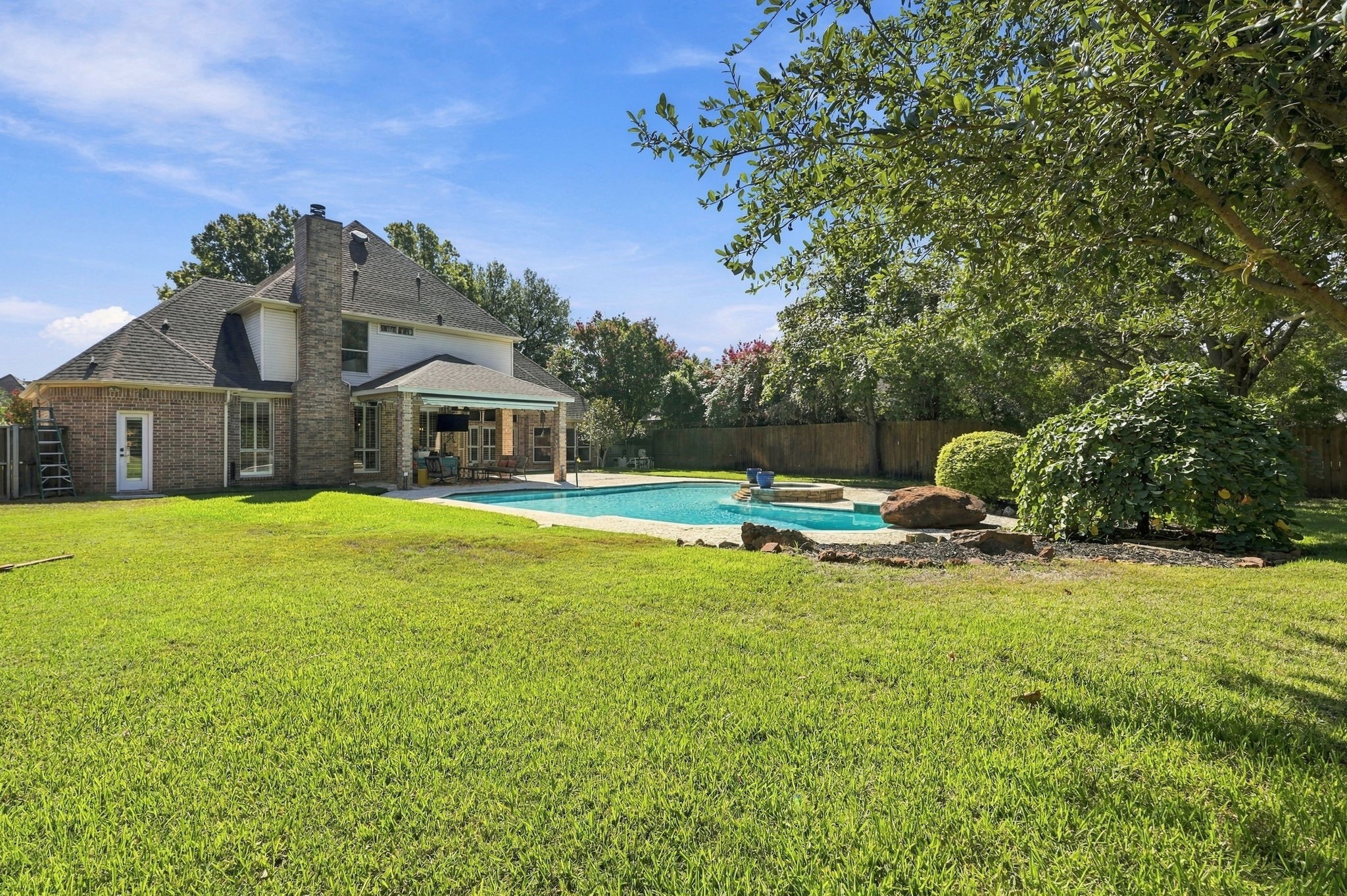 402 Southridge Lakes Parkway