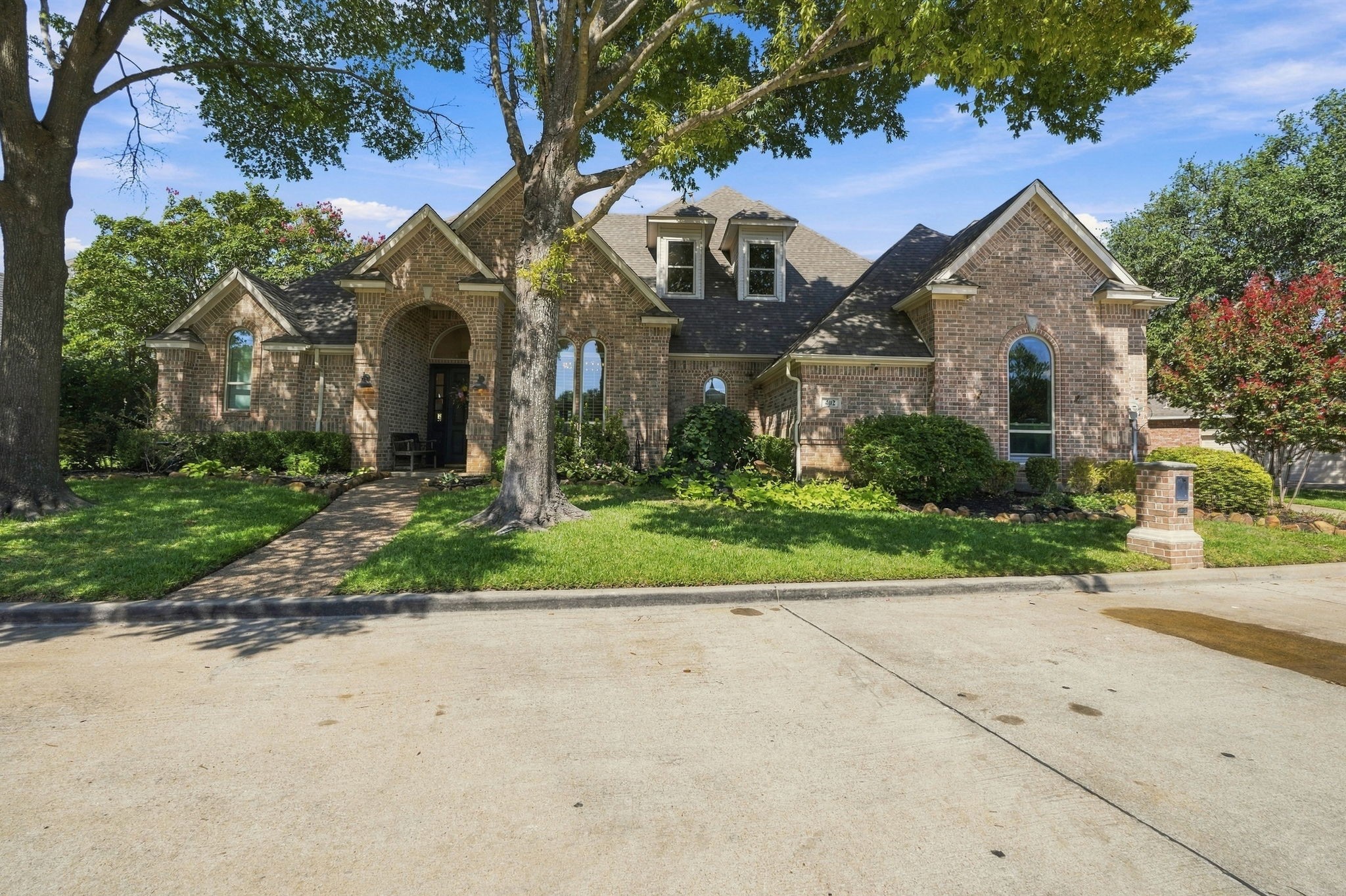402 Southridge Lakes Parkway