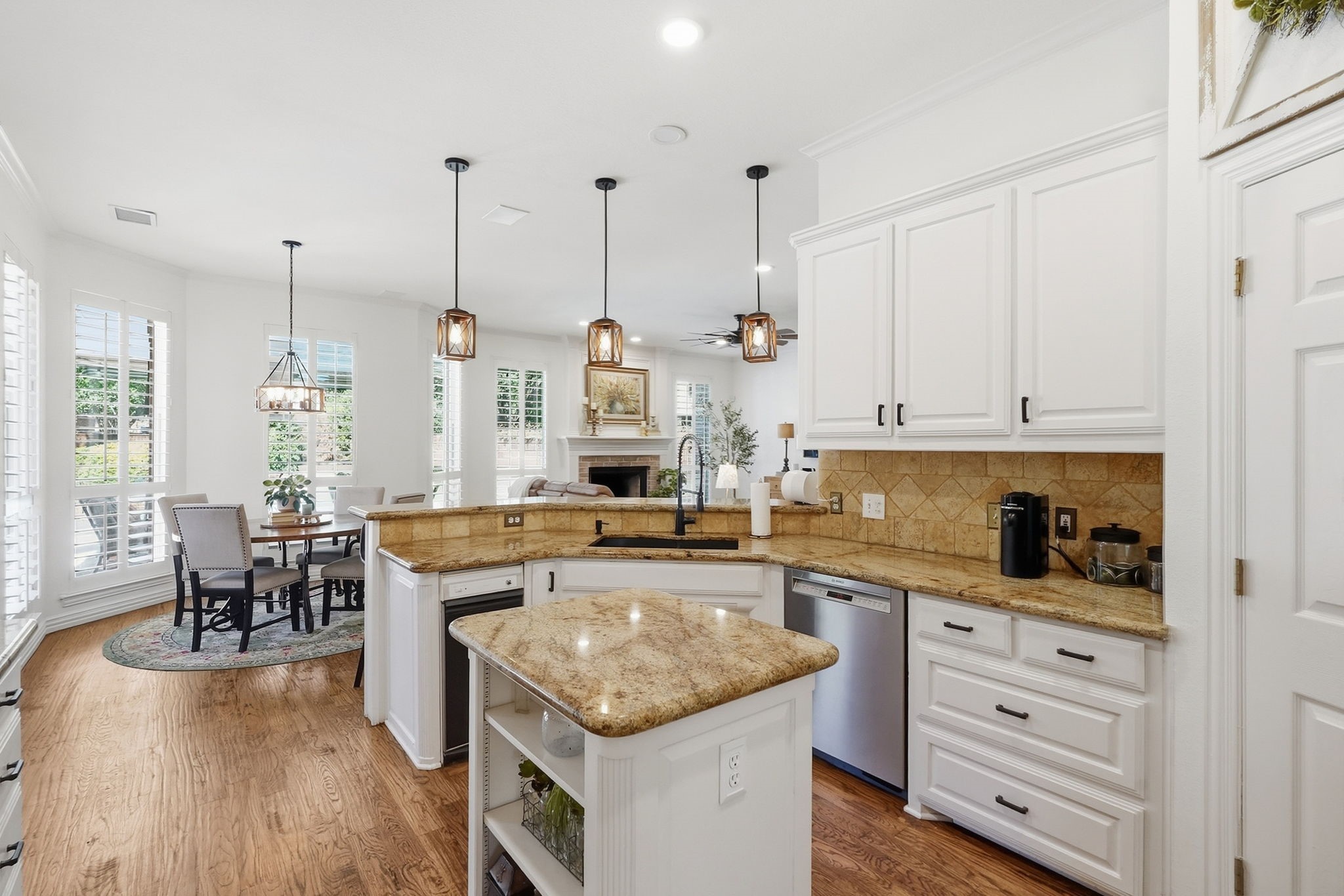 402 Southridge Lakes Parkway