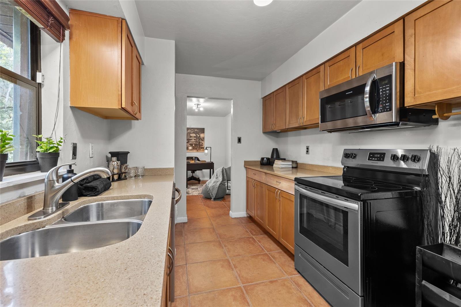 3201 NW 12TH TER