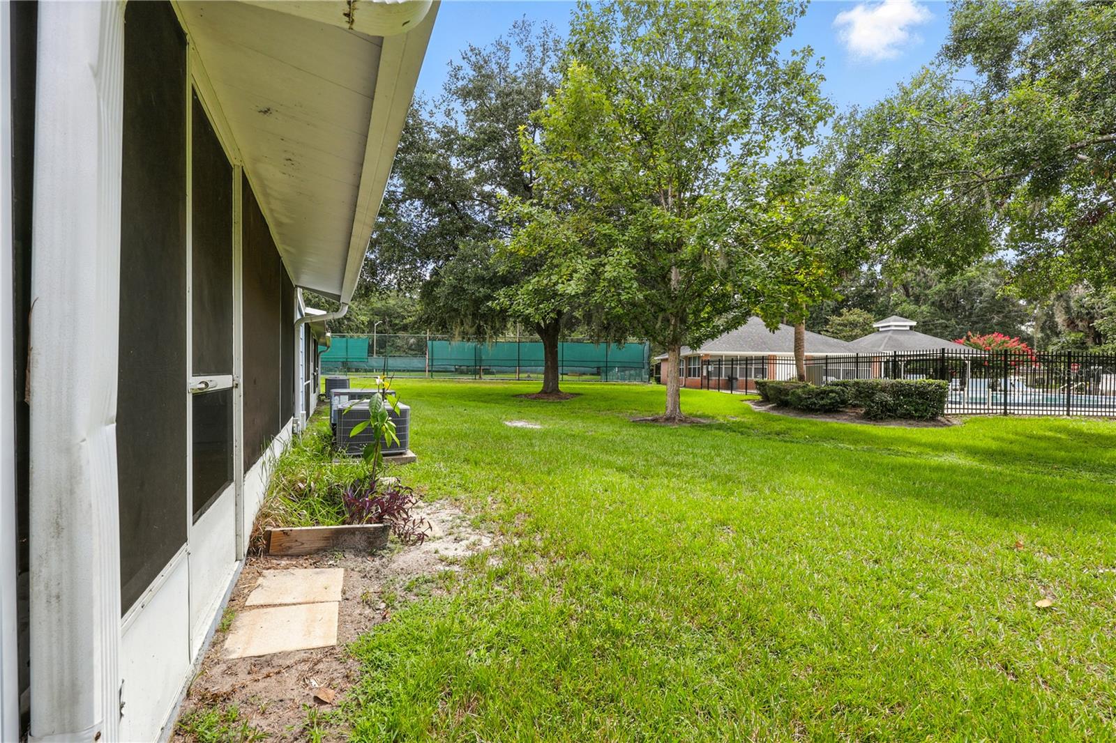 4943 NW 2ND PL #404