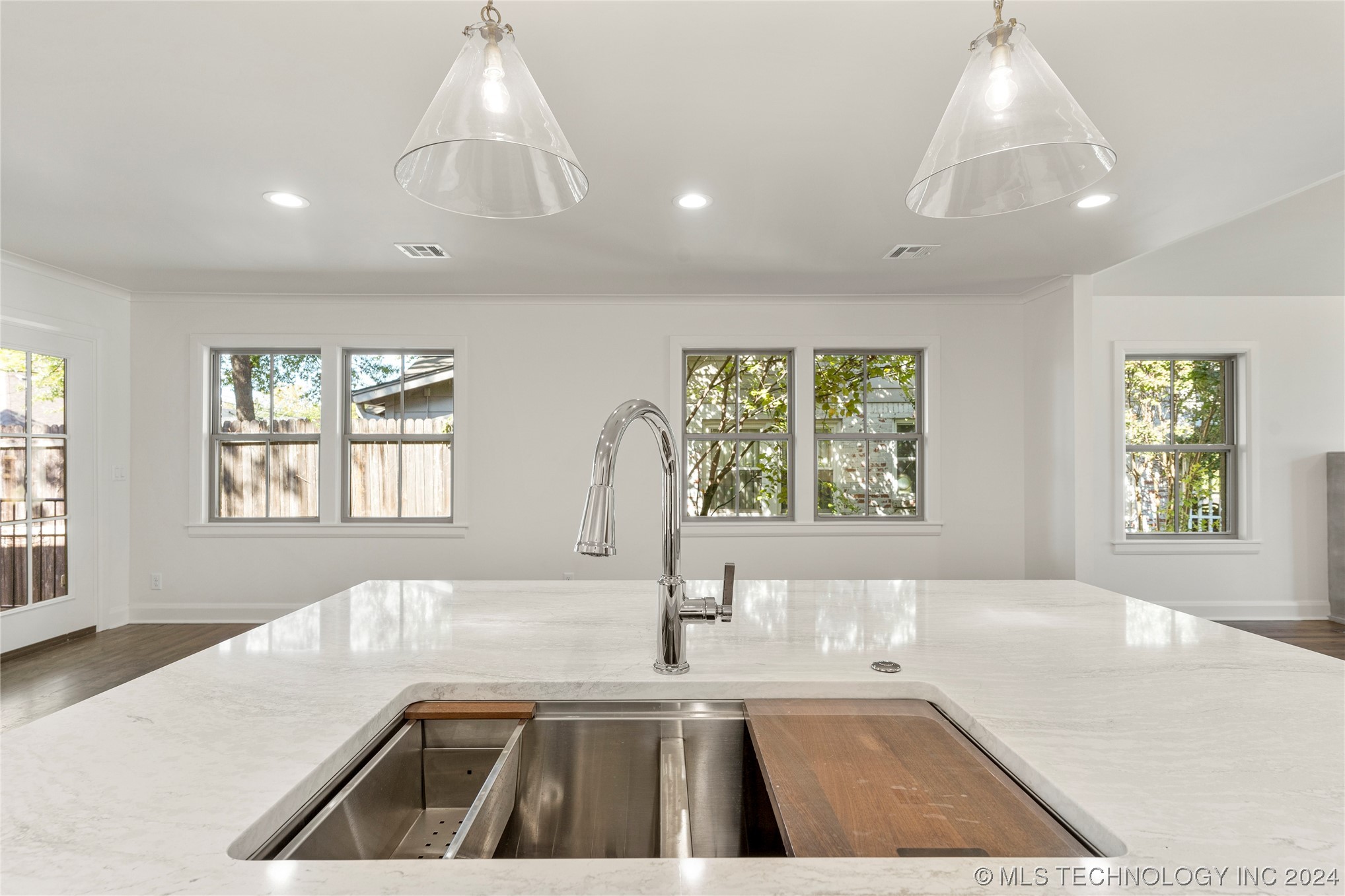 3346 S Wheeling Avenue