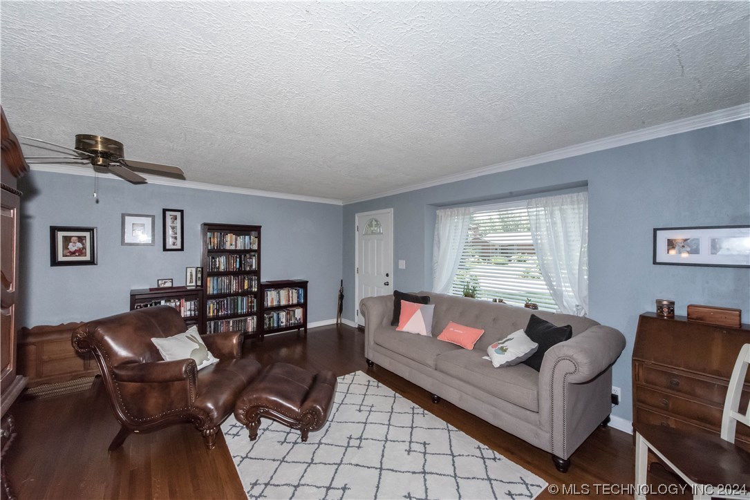 4541 E 8th Street