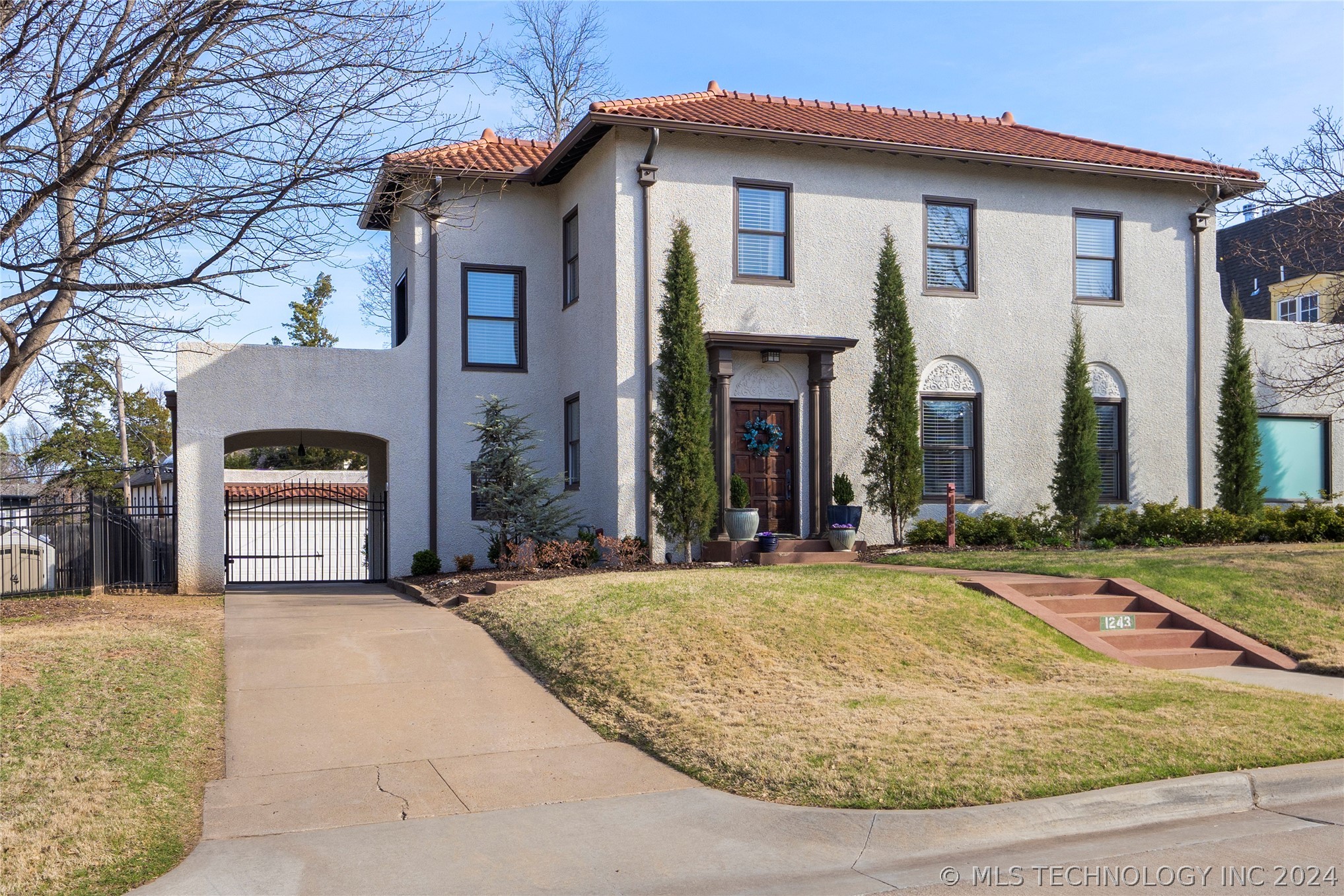 1243 E 28th Street