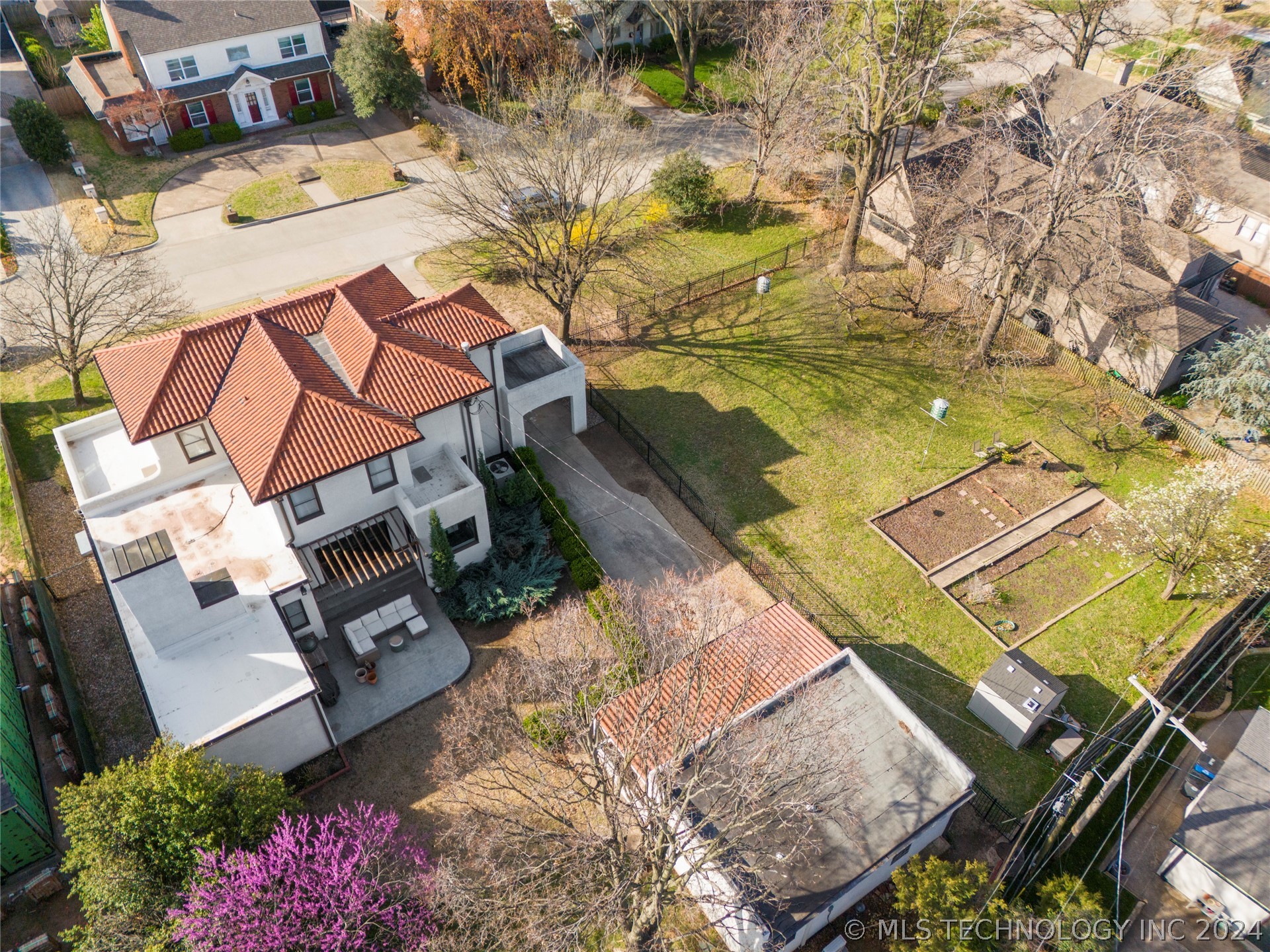 1243 E 28th Street