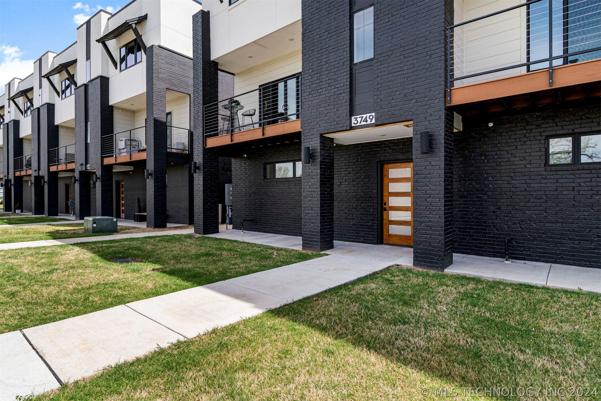 3749 S Riverside Drive 3749