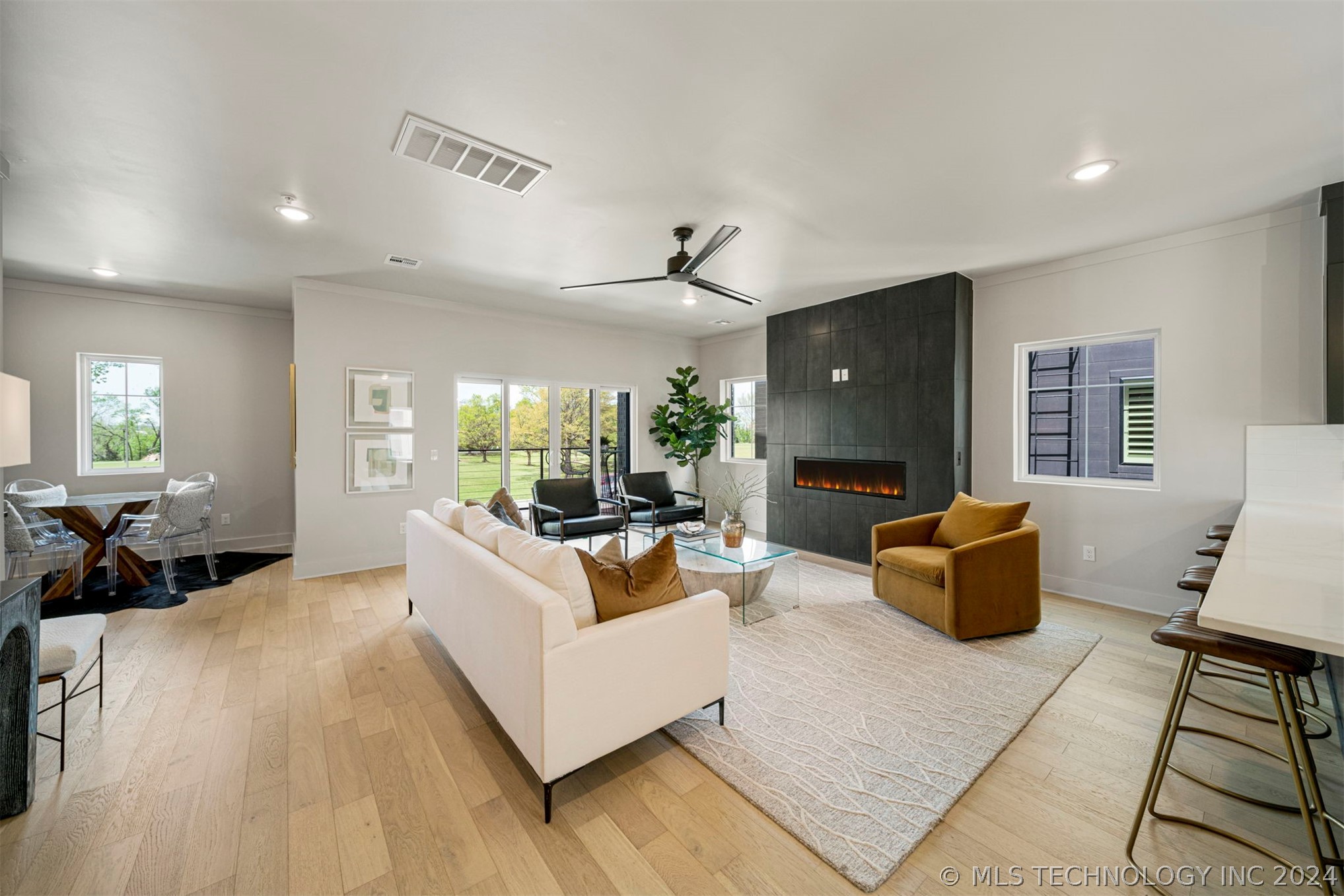 3749 S Riverside Drive 3749