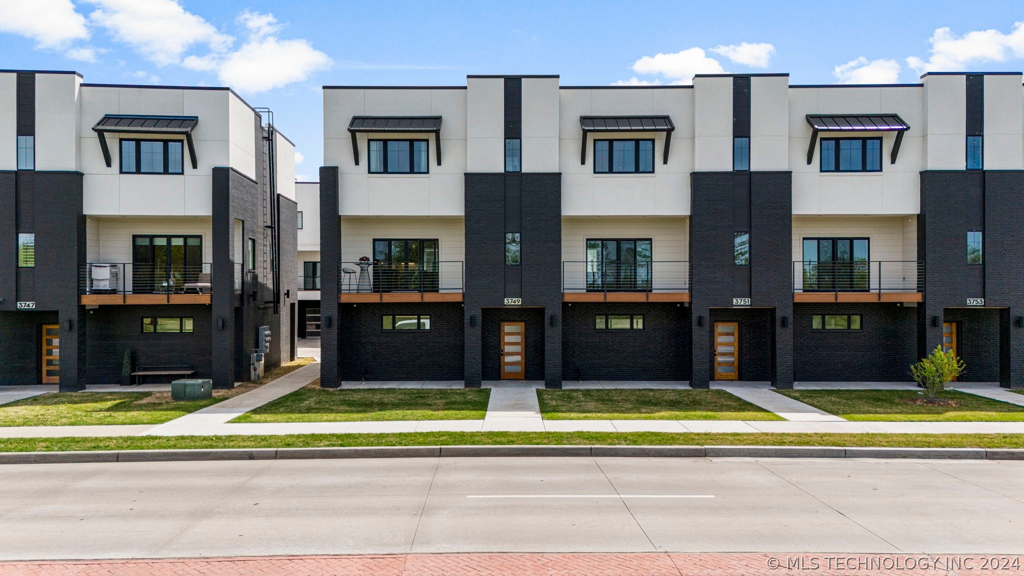 3749 S Riverside Drive 3749