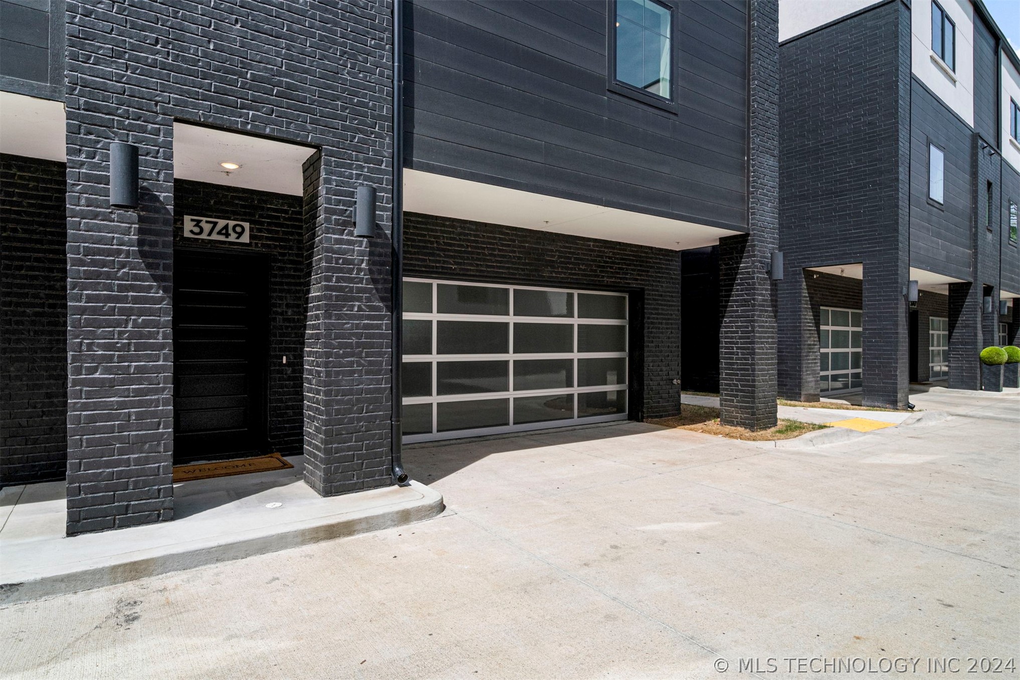 3749 S Riverside Drive 3749