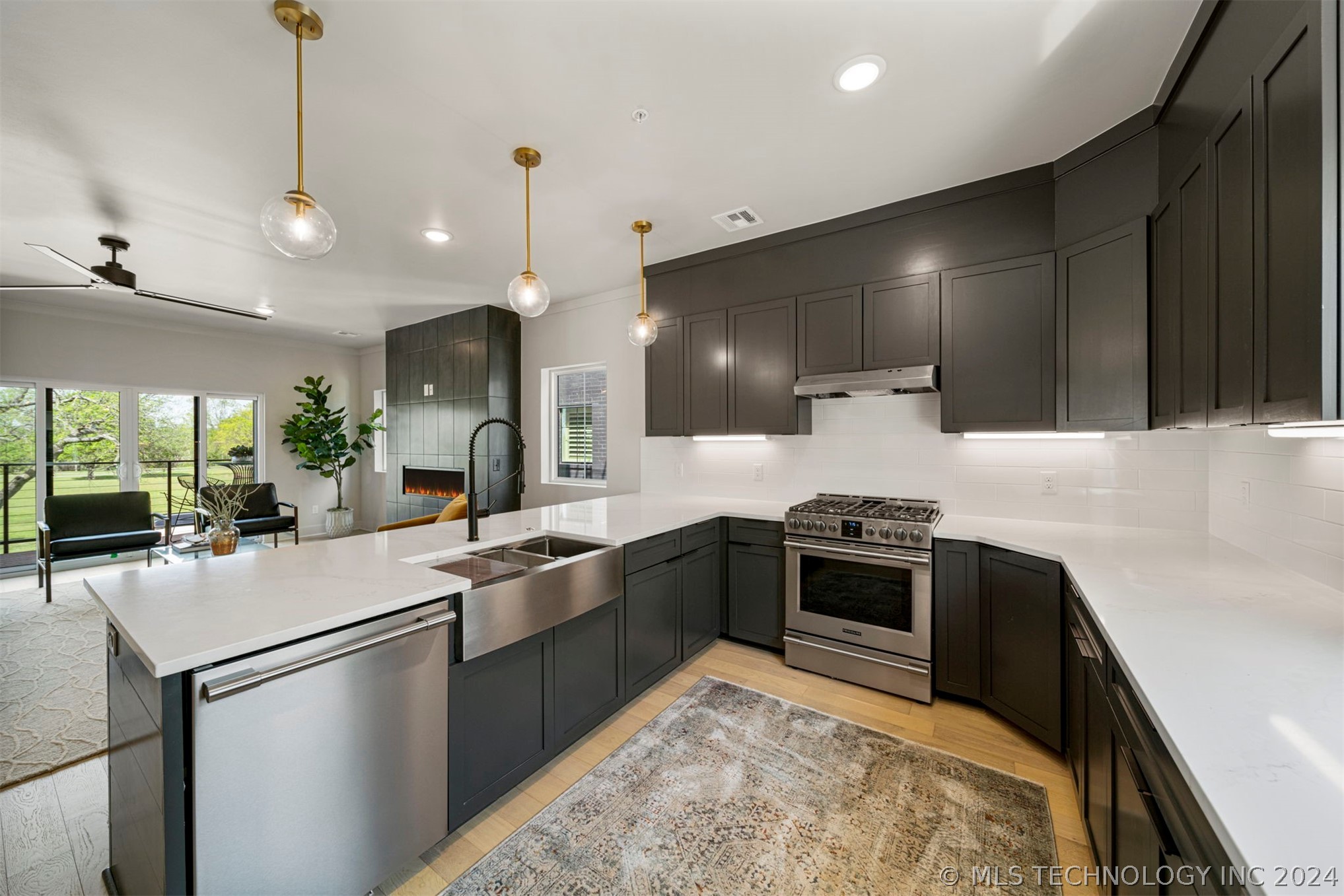 3749 S Riverside Drive 3749