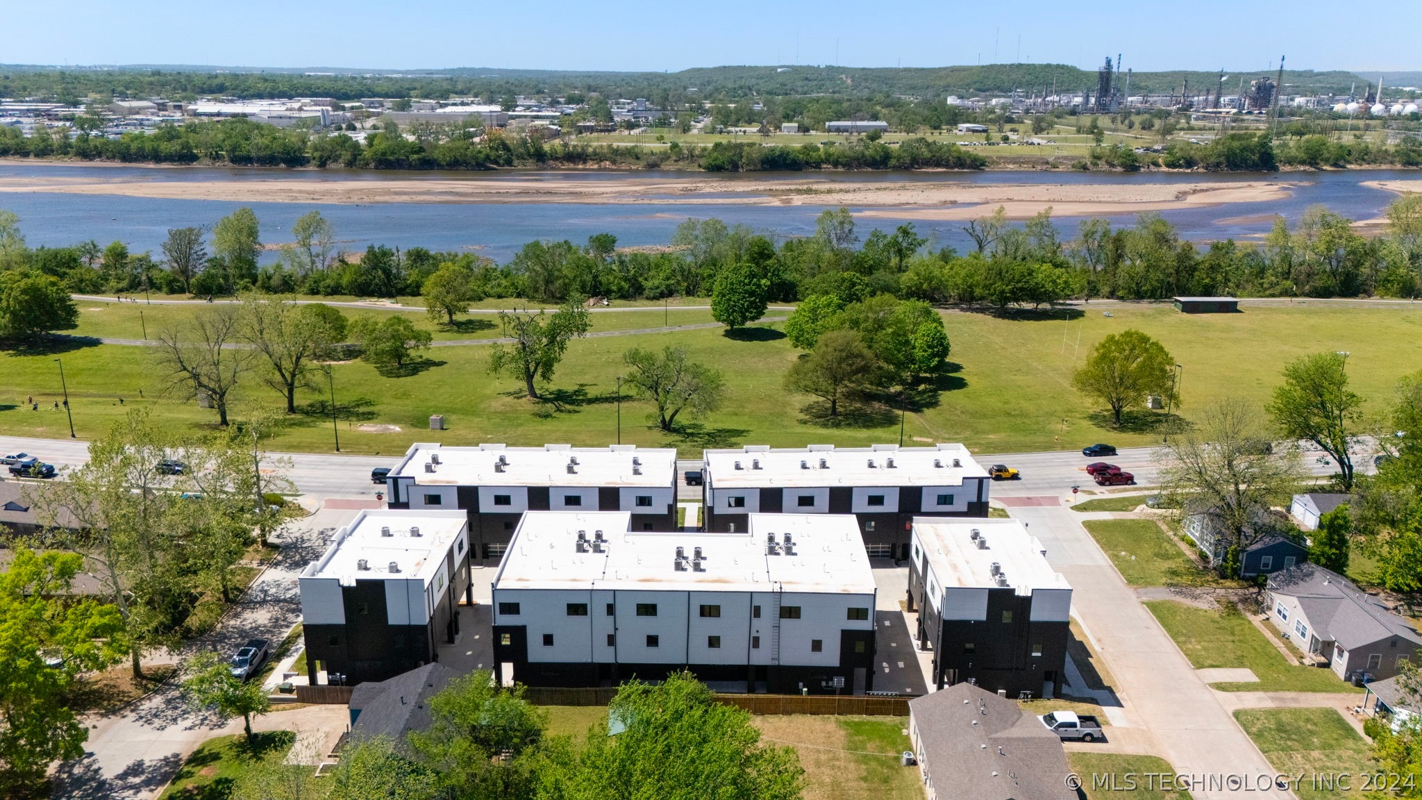 3749 S Riverside Drive 3749