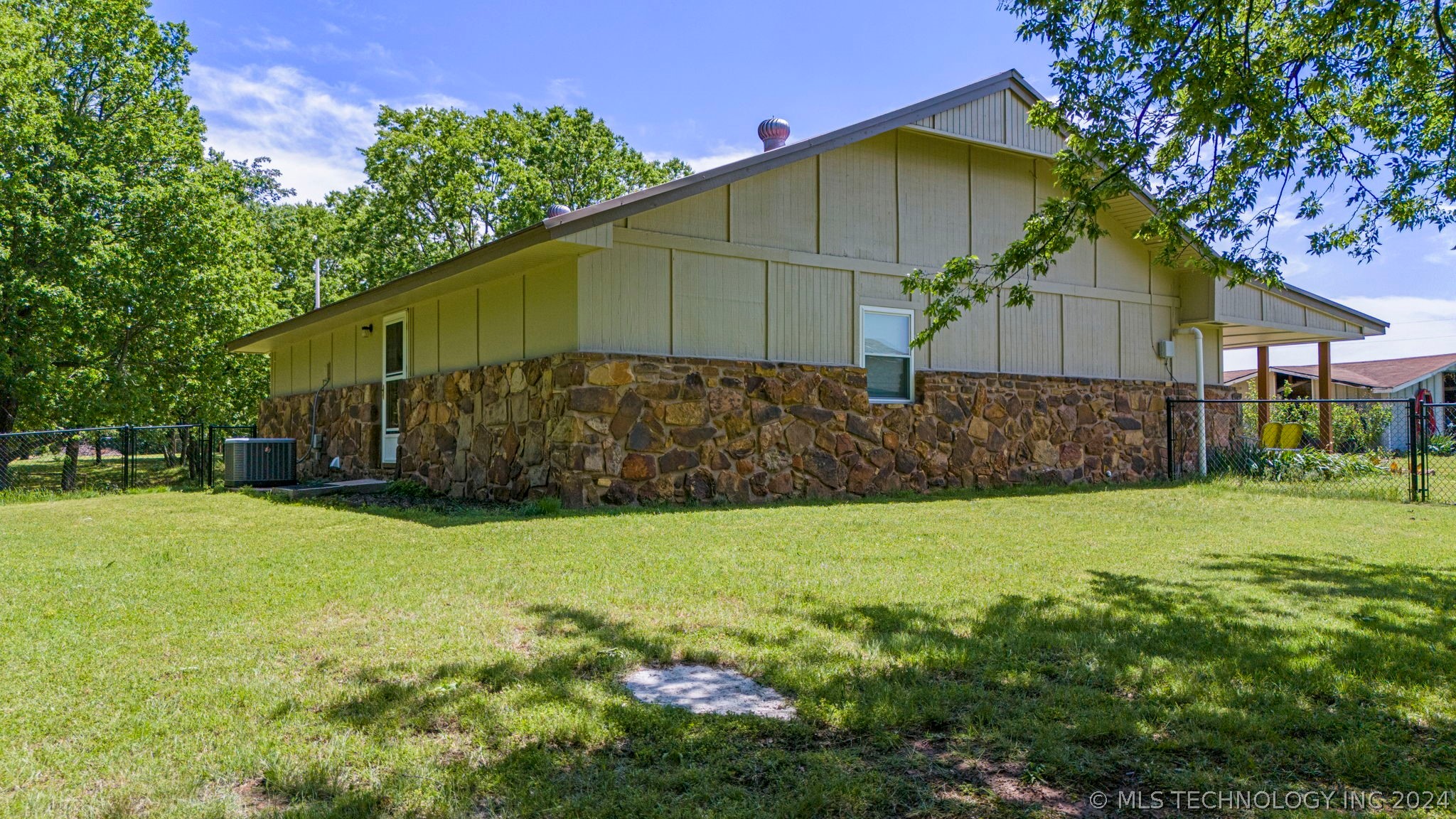 9403 E 159th Street North