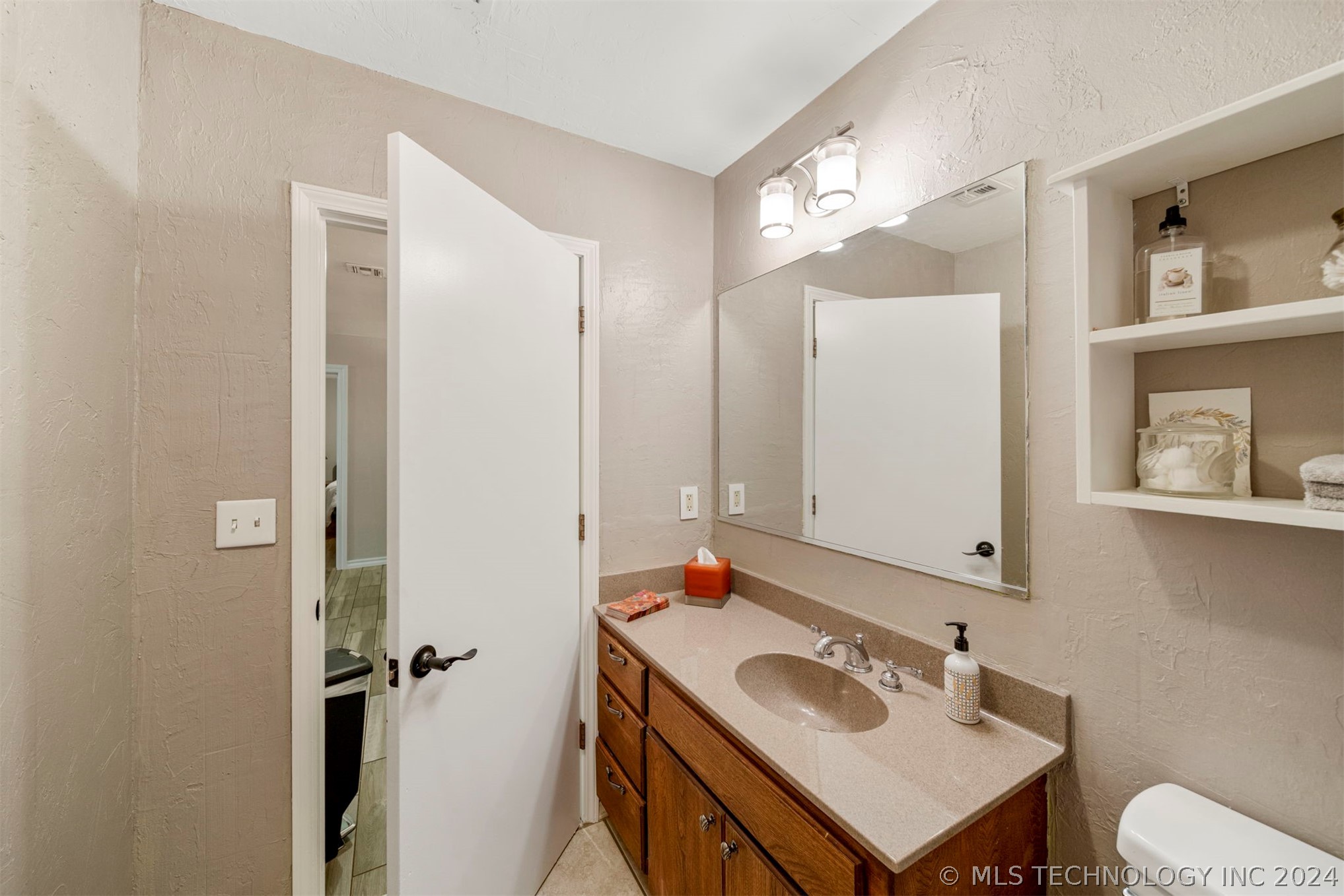 9403 E 159th Street North