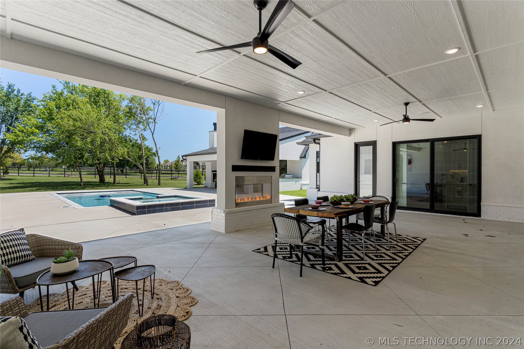 6541 N White Tail Cove