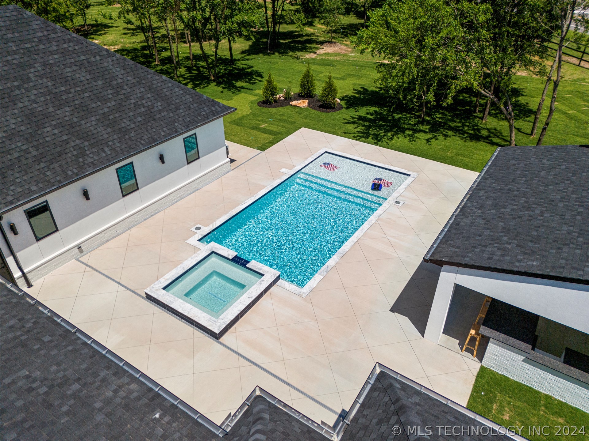 6541 N White Tail Cove