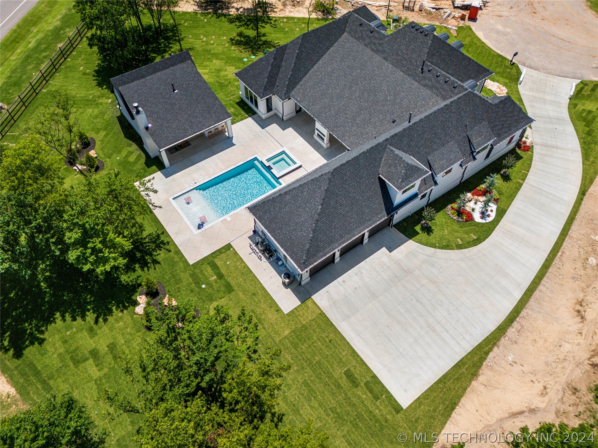 6541 N White Tail Cove