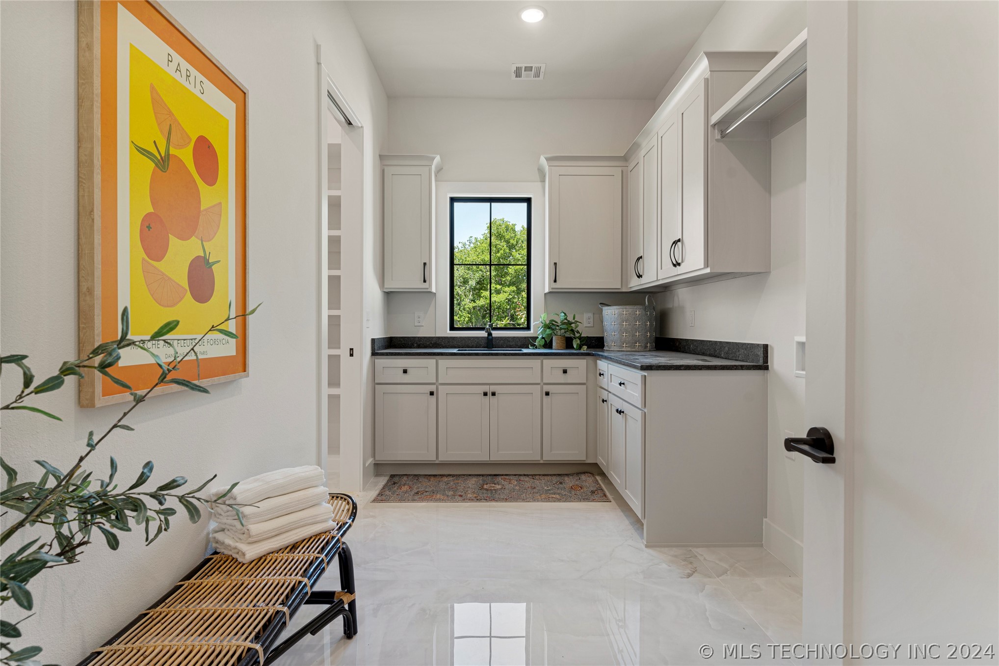 6541 N White Tail Cove