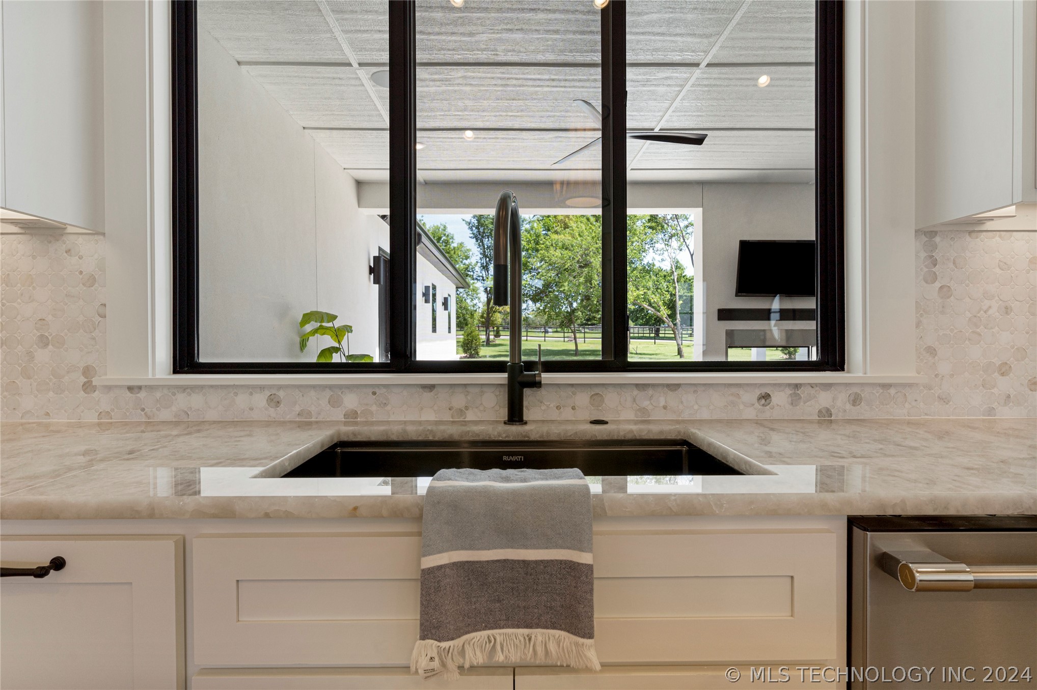 6541 N White Tail Cove