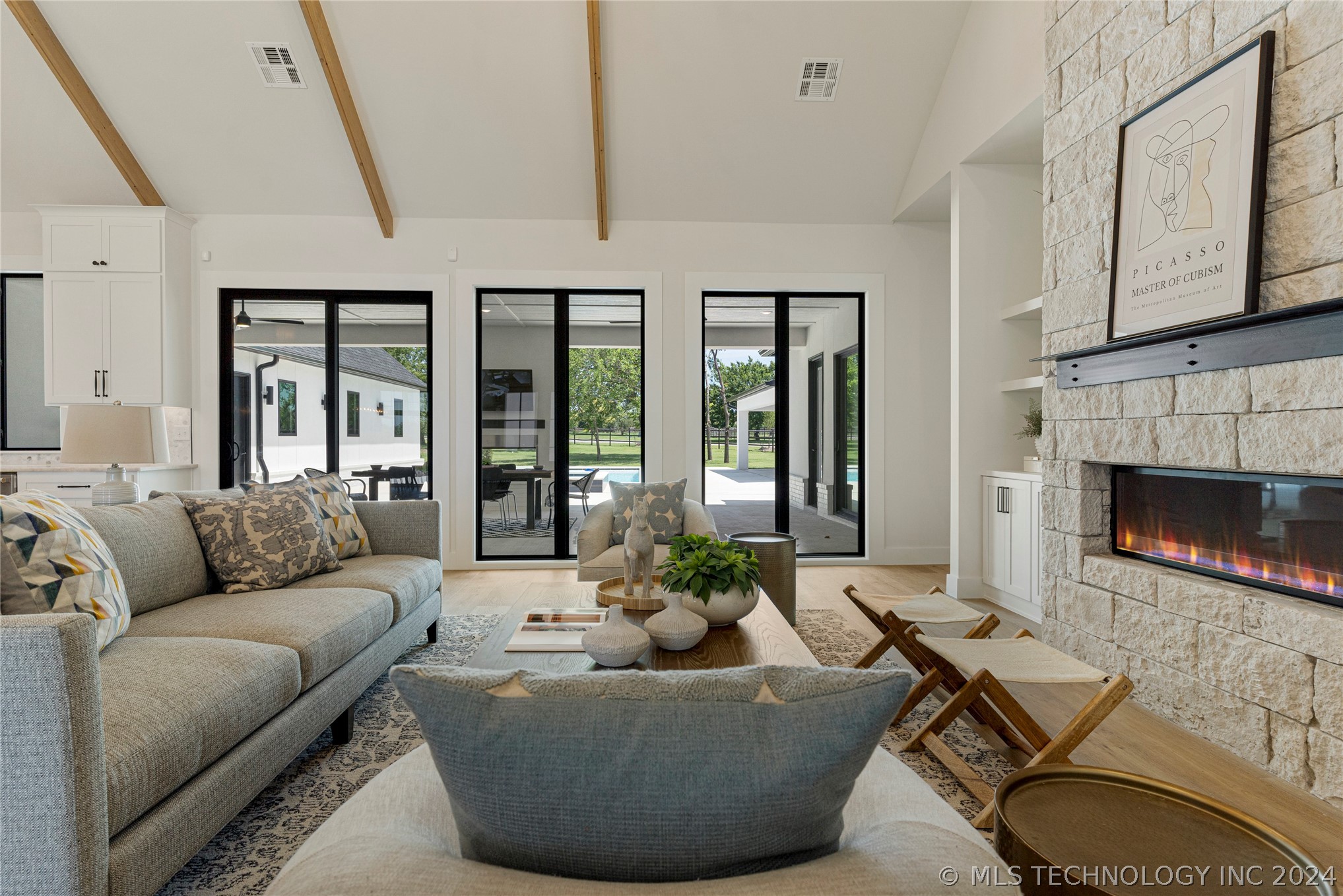 6541 N White Tail Cove