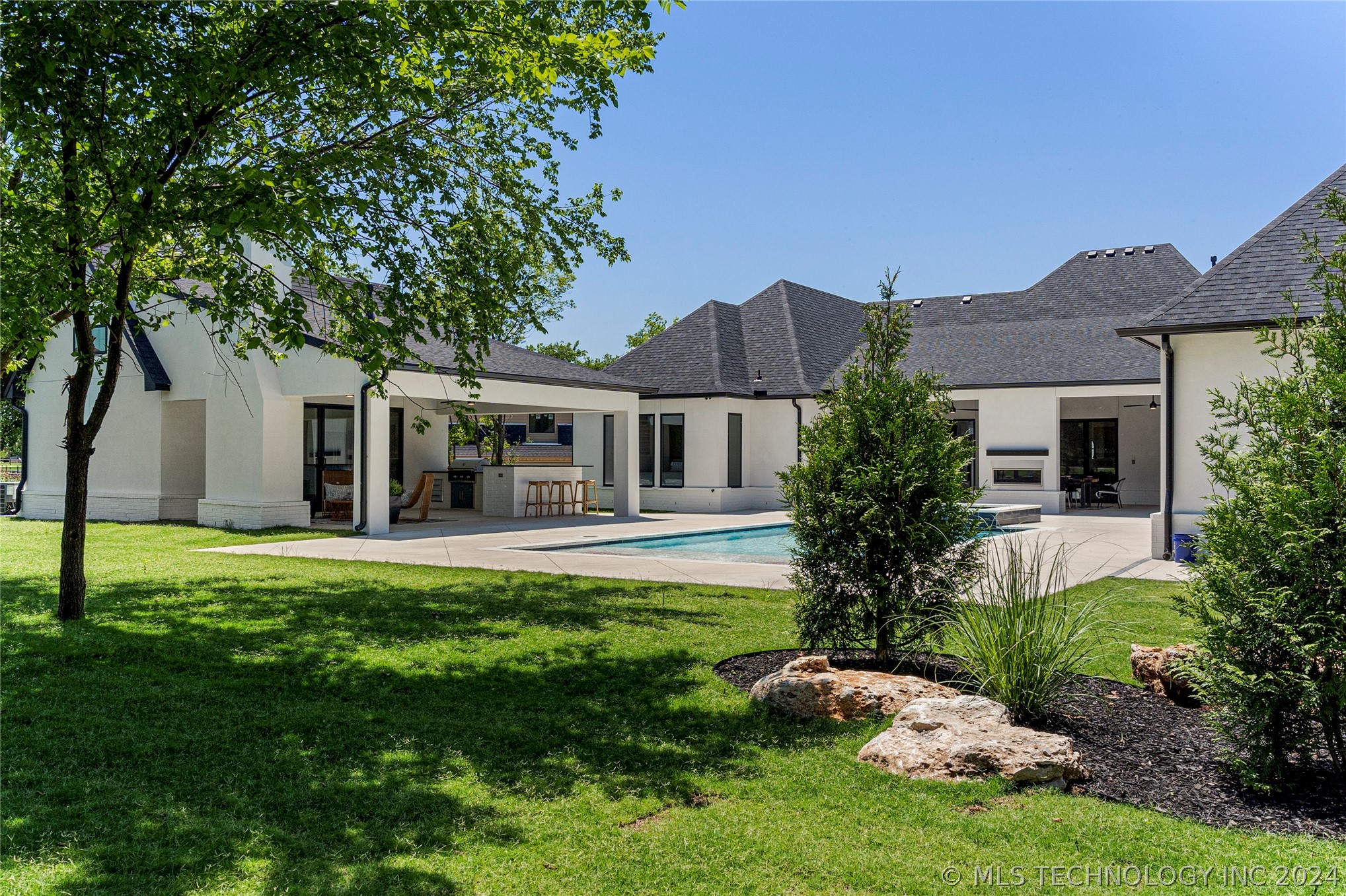 6541 N White Tail Cove