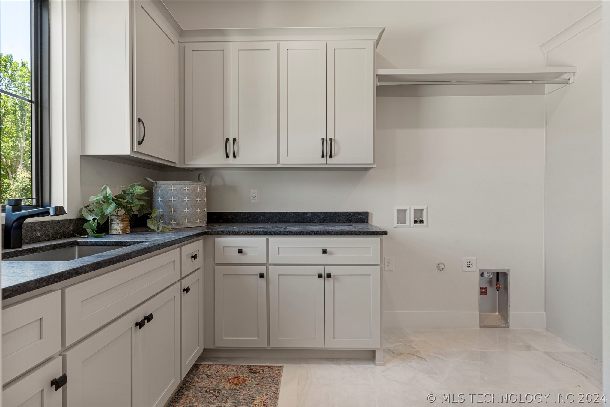 6541 N White Tail Cove