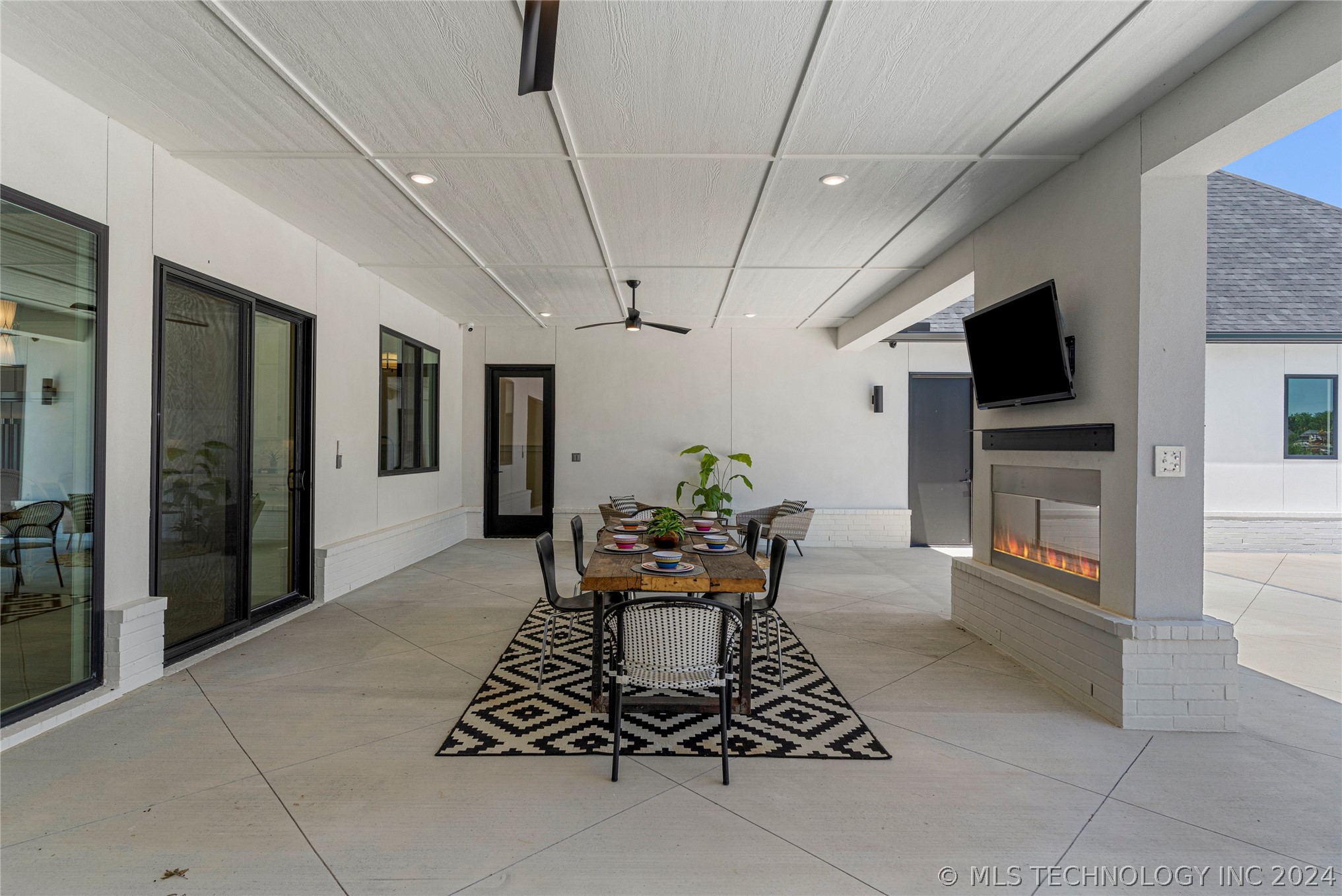 6541 N White Tail Cove