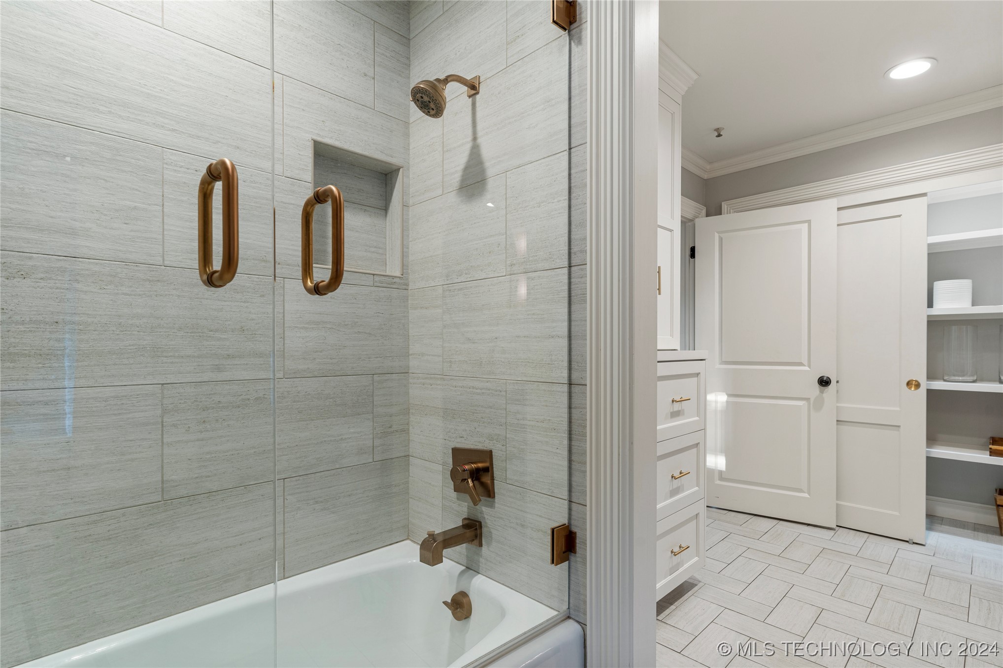 6825 S Delaware Avenue