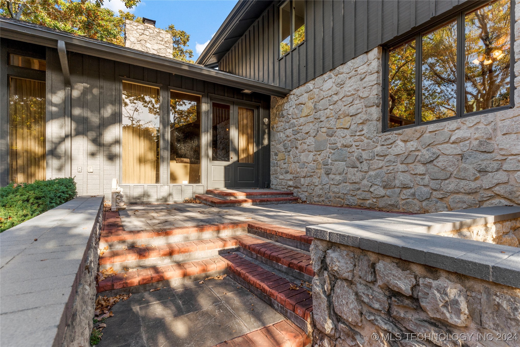 6825 S Delaware Avenue