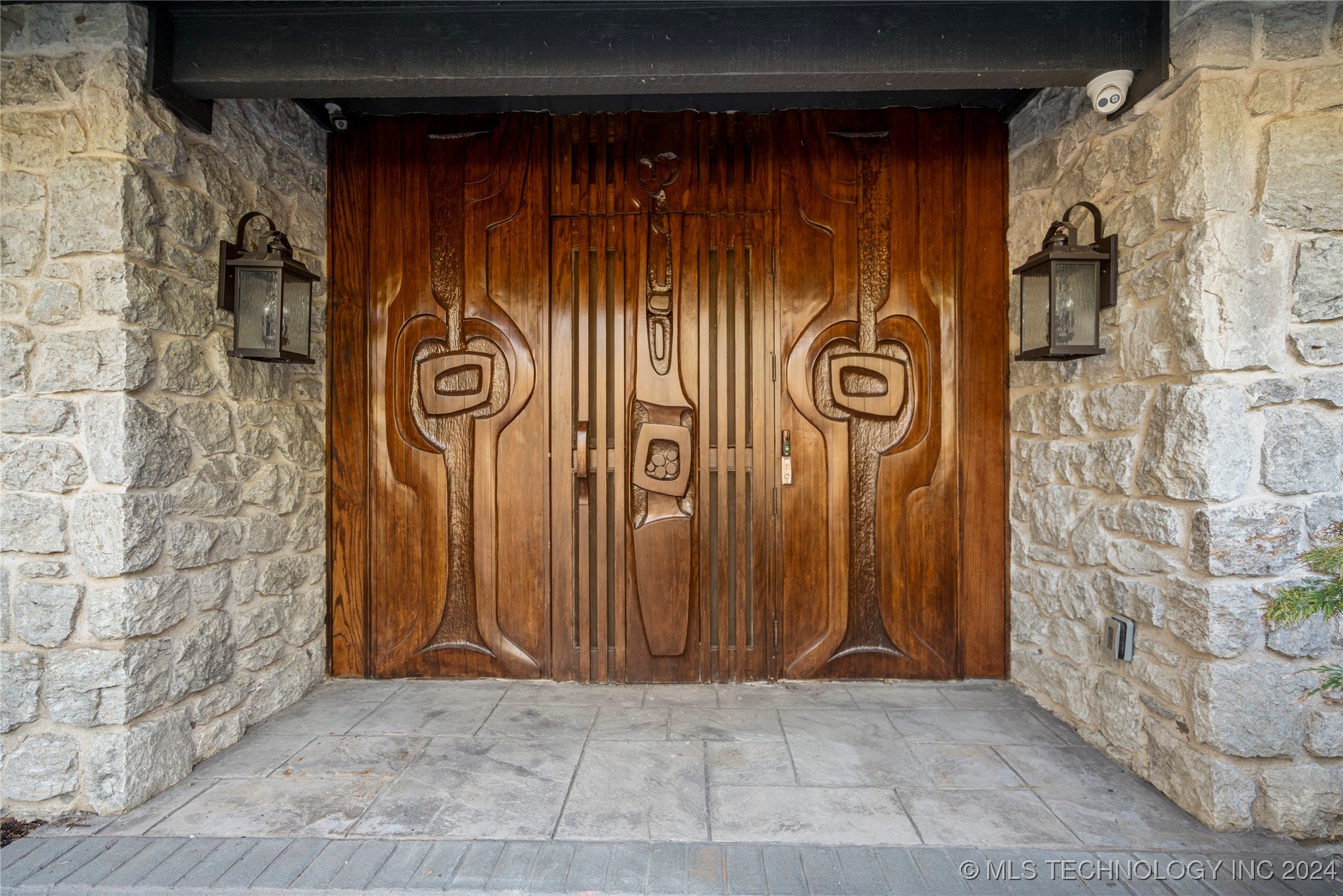 6825 S Delaware Avenue