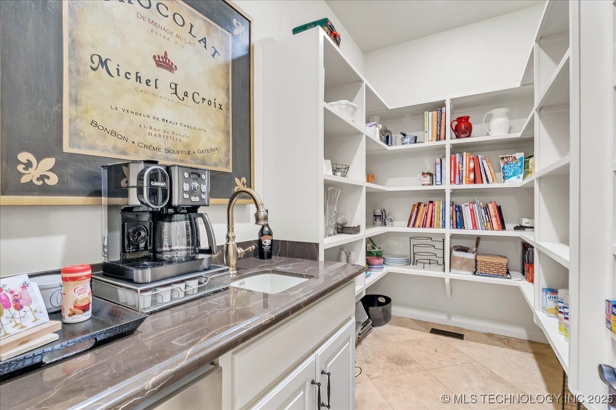 10618 S Winston Court