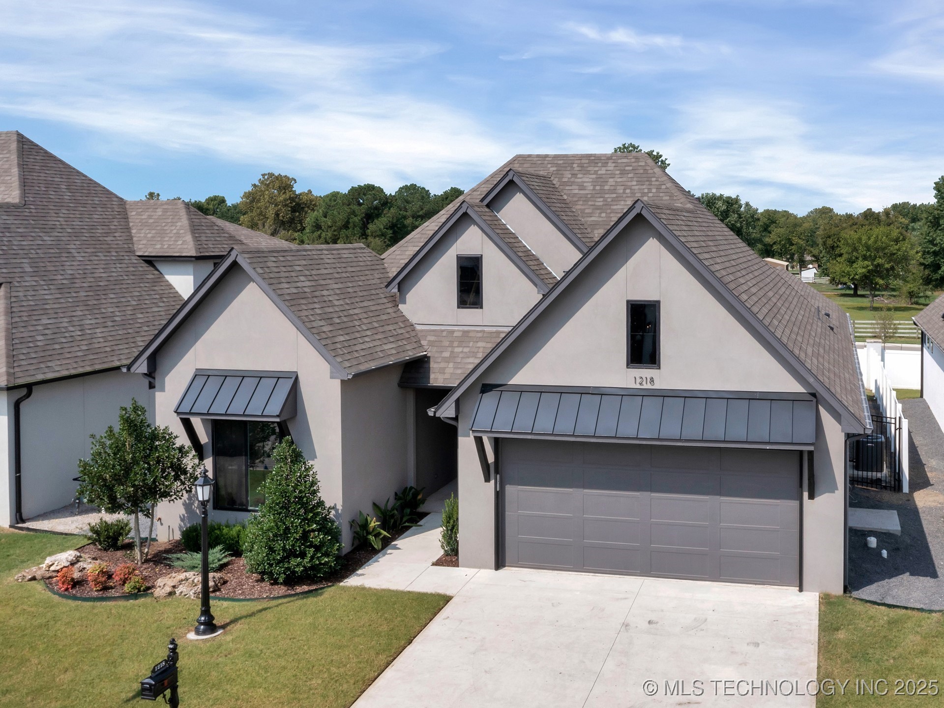 1218 N 71st Place