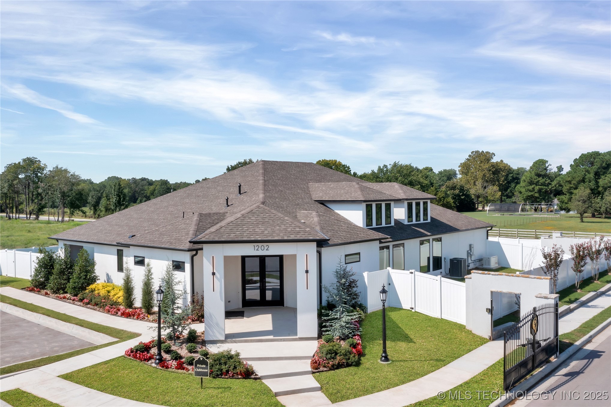 1218 N 71st Place