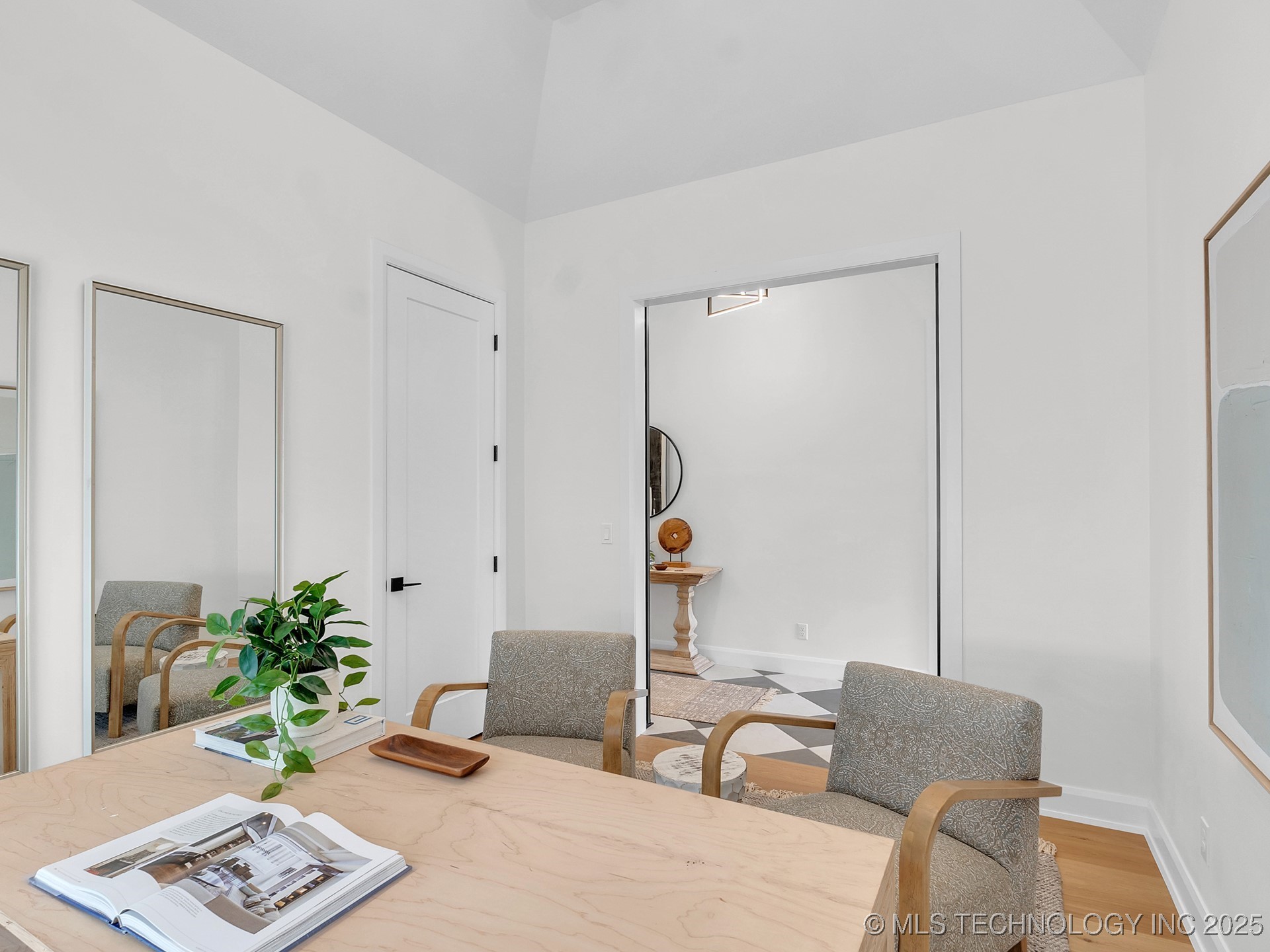 1218 N 71st Place