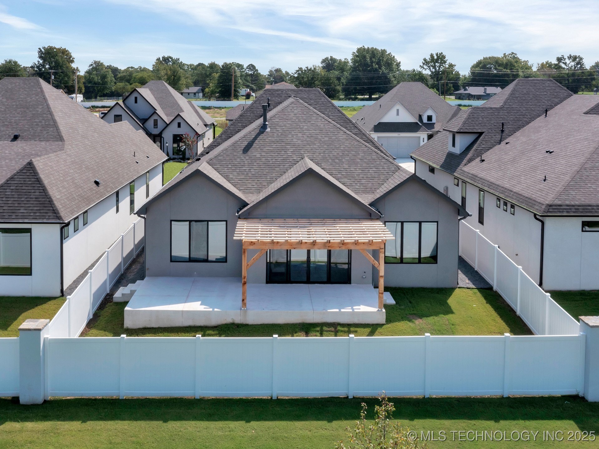 1218 N 71st Place
