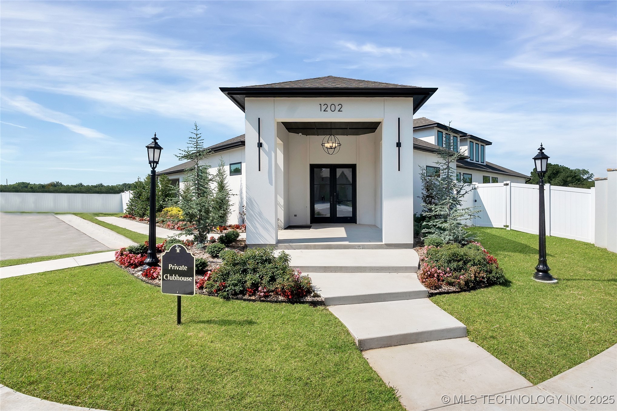 1218 N 71st Place