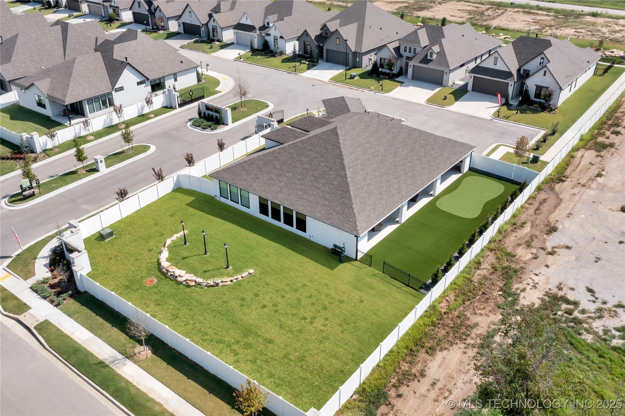 1218 N 71st Place