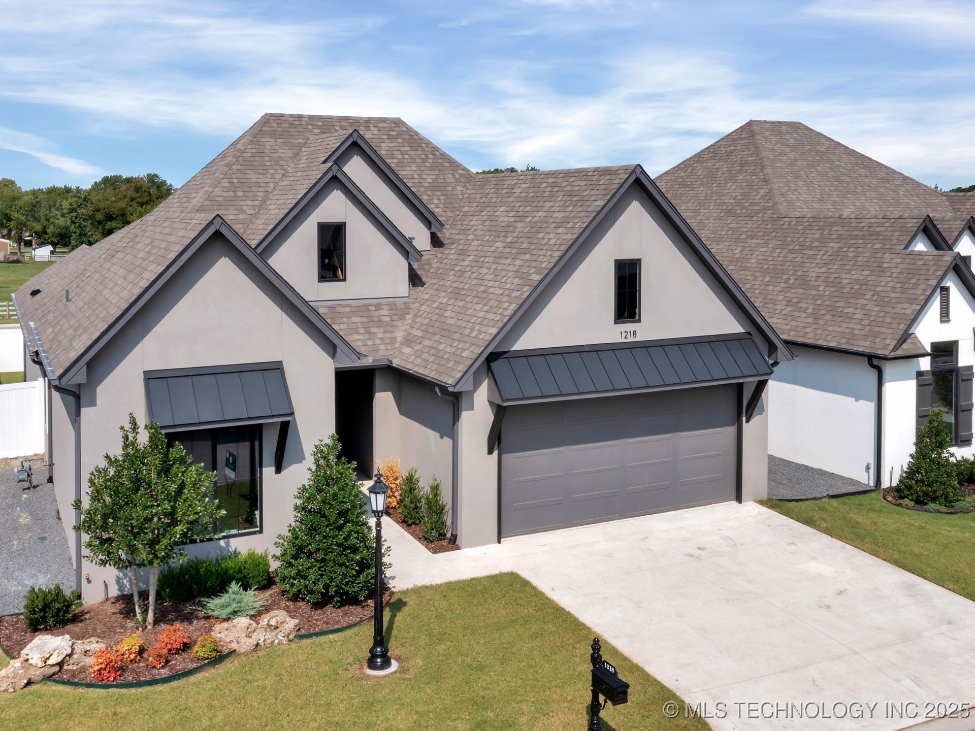 1218 N 71st Place